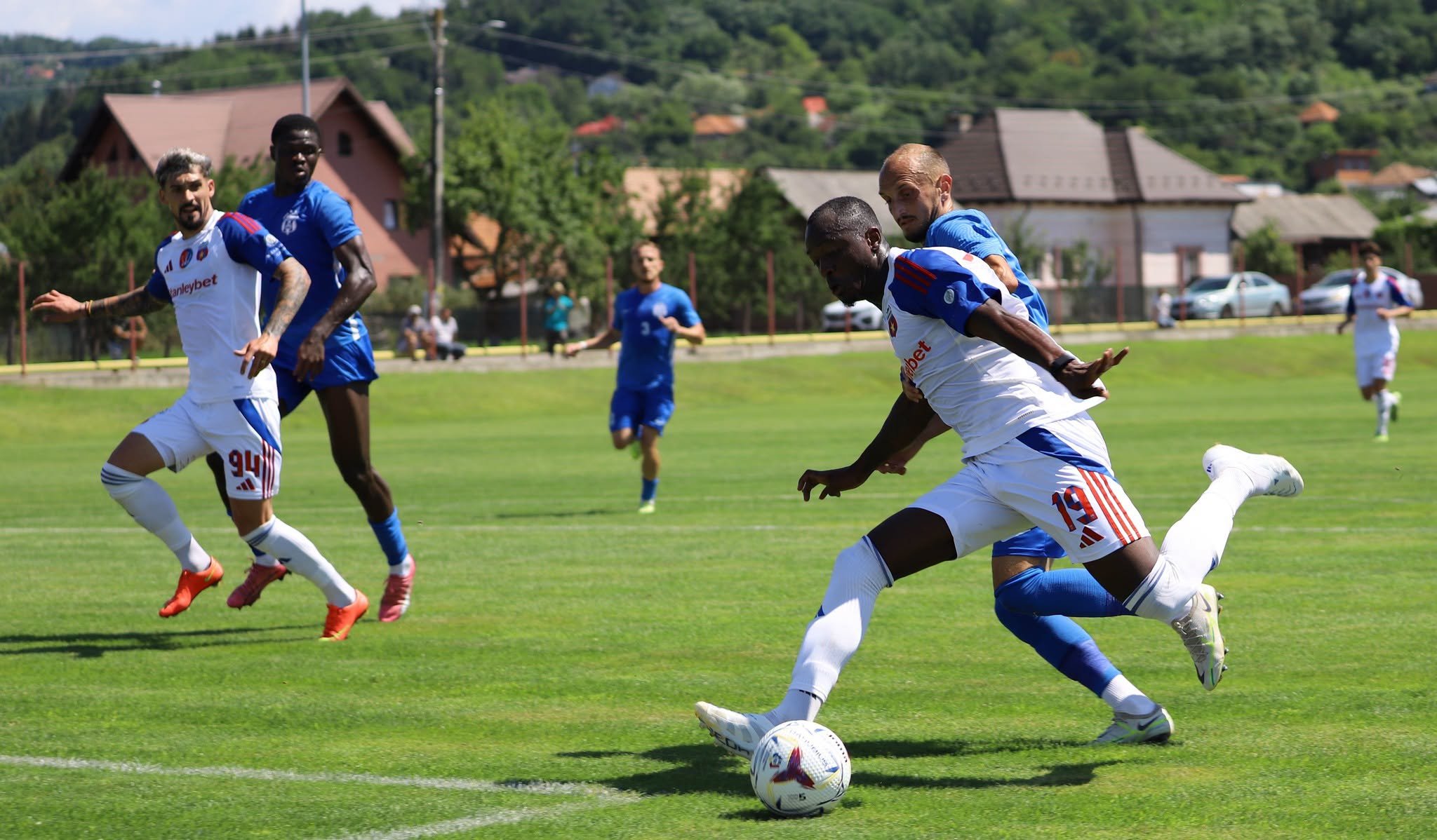 Nebunie în Steaua - CS Afumați, meci cu 9 goluri jucat la Curtea de Argeș!