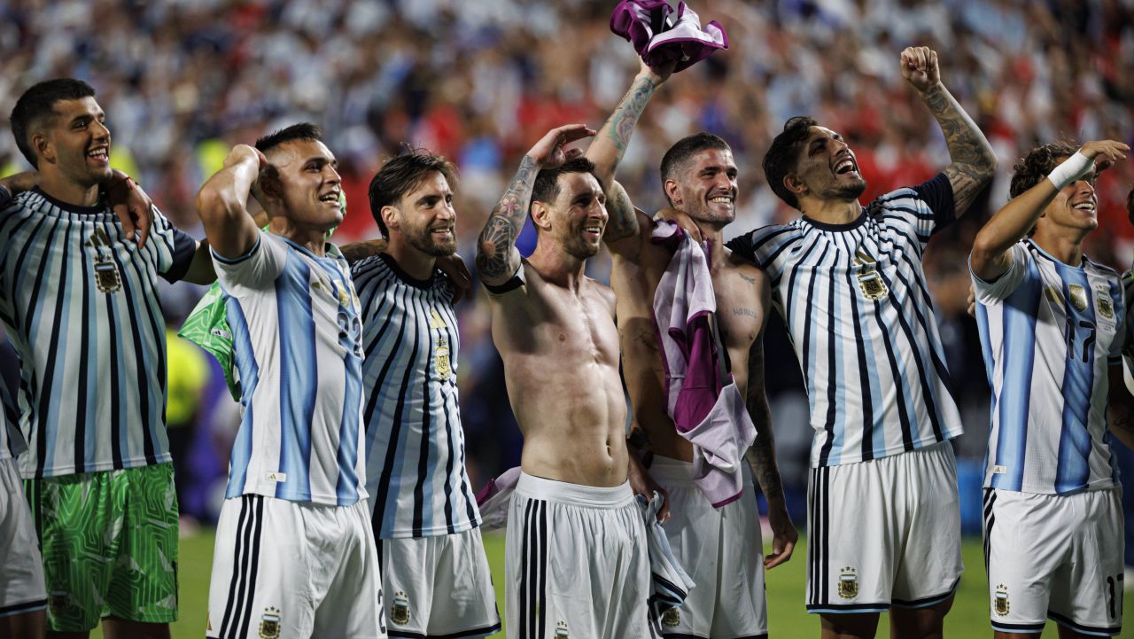 Cum au sărbătorit argentinienii calificarea în semifinala Campionatului Mondial: nu l-au uitat pe Diego Maradona