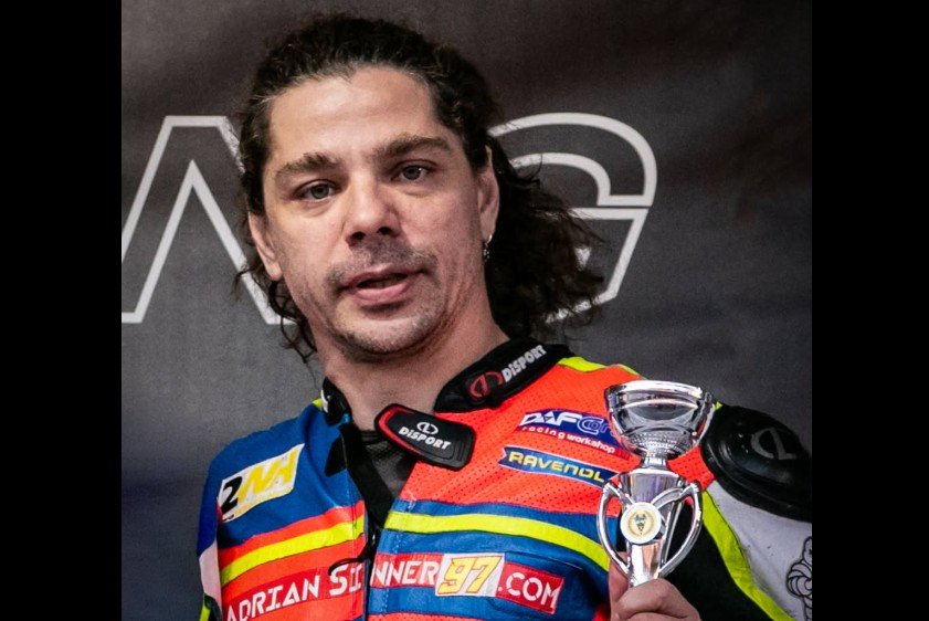 A murit Adrian Rus! Sportivul era nu doar pilot și vlogger, ci și un apreciat chitarist de heavy metal
