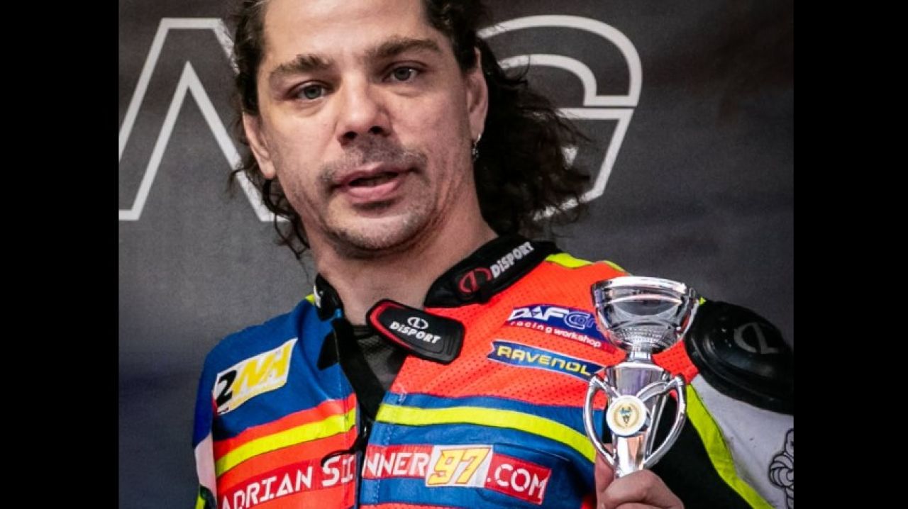 A murit Adrian Rus! Sportivul era nu doar pilot și vlogger, ci și un apreciat chitarist de heavy metal