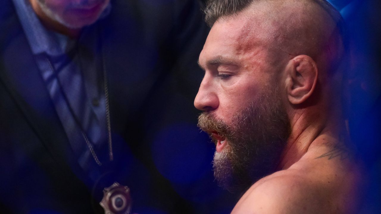 Ce s-a întâmplat cu Conor McGregor și ce tip de accidentare a suferit în lupta cu Max Holloway