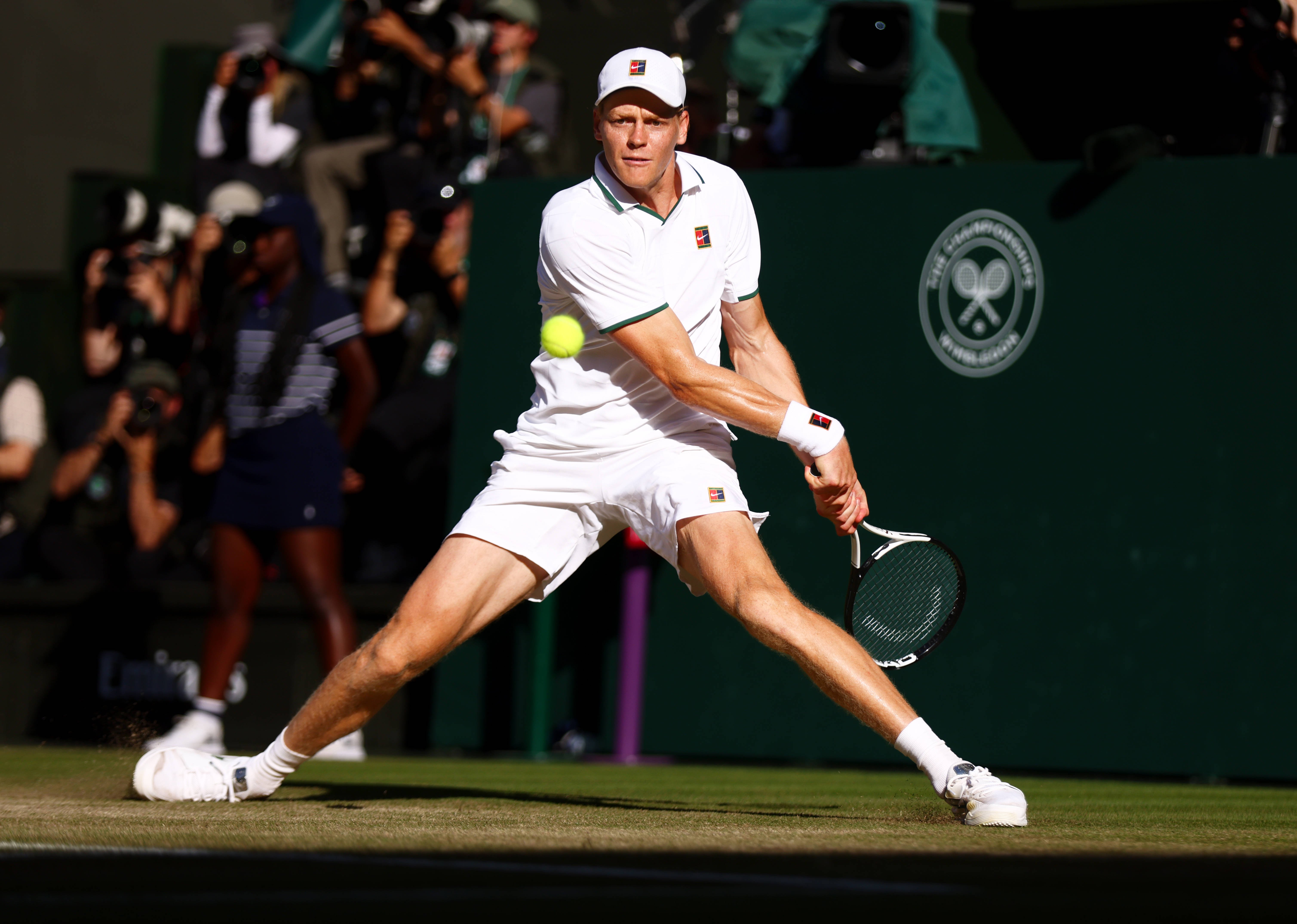 Jannik Sinner, la al cincilea trofeu de mare șlem: italianul antrenat de Cahill și-a apărat titlul de campion la Wimbledon