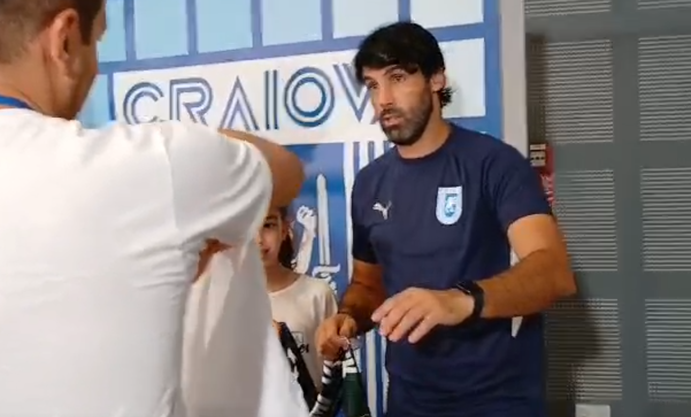 Gluma făcută de Filipe Coelho după ce a primit un cadou de la fanii olteni: „Știți ce a pățit cel dinaintea mea!”