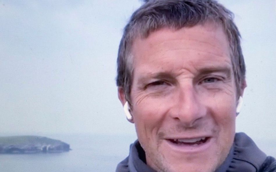 Bear Grylls spulberă un mit comun: ”Dacă te mușcă un șarpe, să nu faci ce vezi în filme!”. Uite cum trebuie să reacționezi