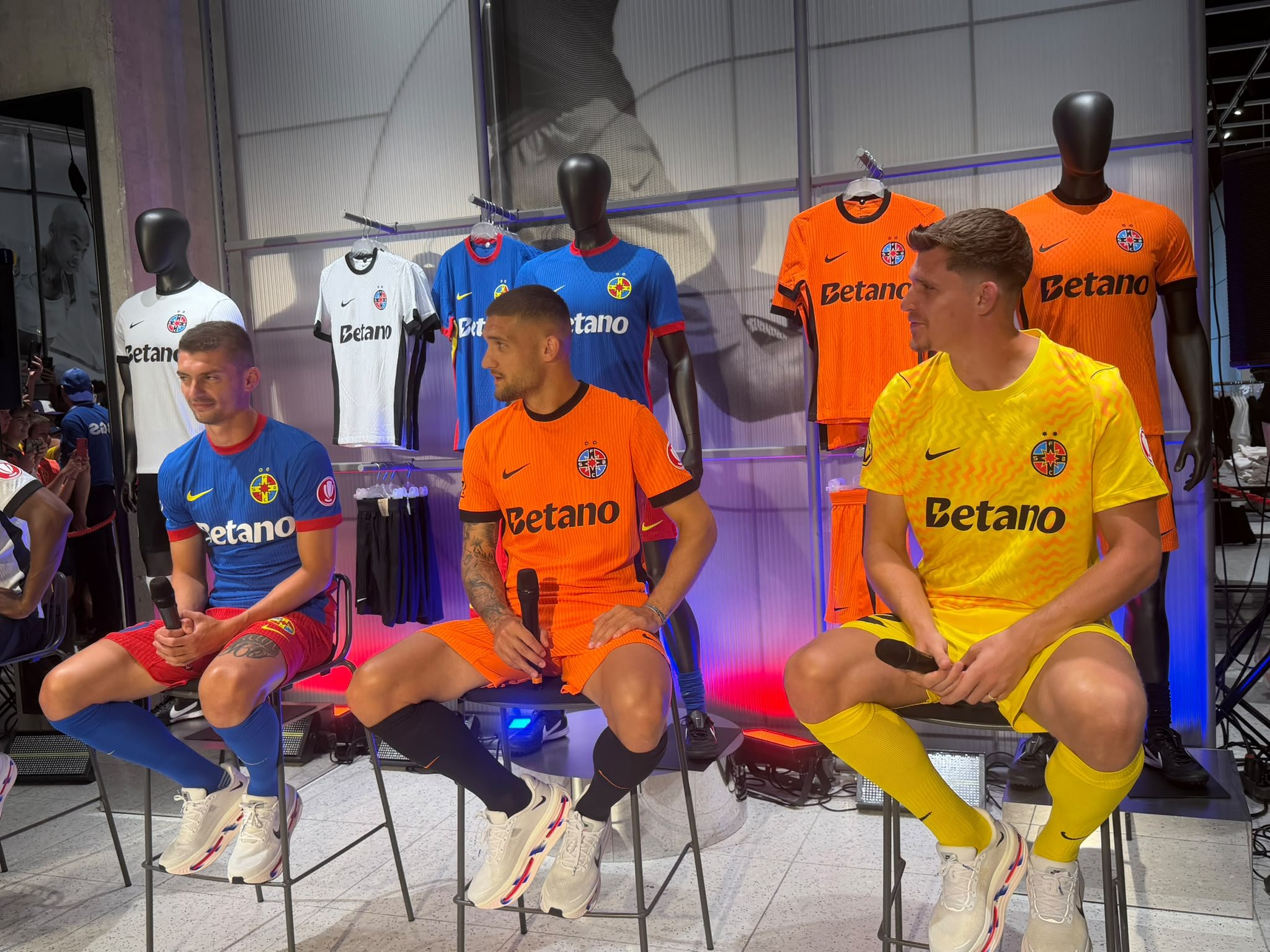 FCSB și-a prezentat noile tricouri pentru sezonul 2026-2027!