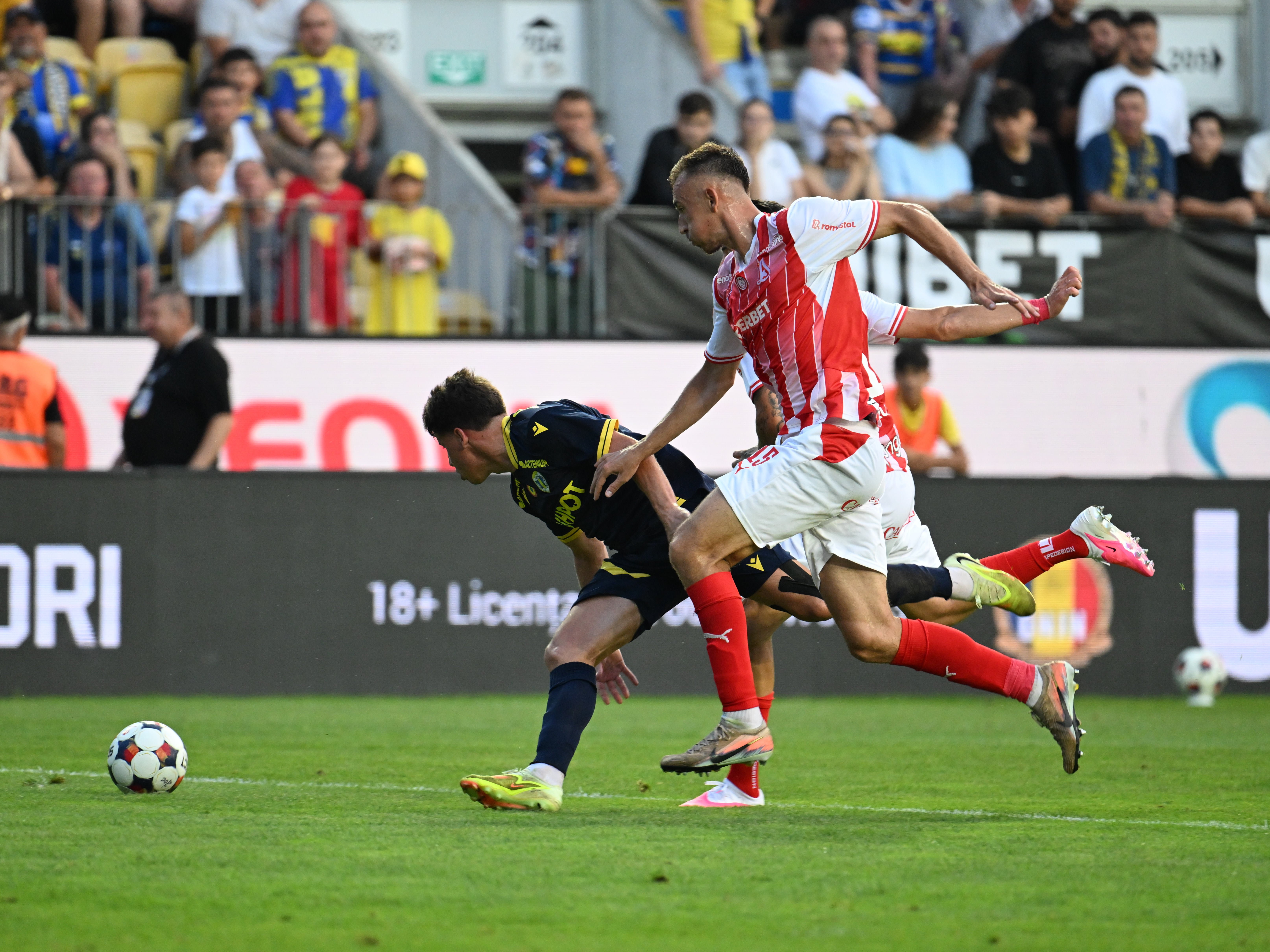 ACUM: Petrolul Ploiești - Dinamo 1-0! „Câinii” aleargă după egalare în a doua repriză