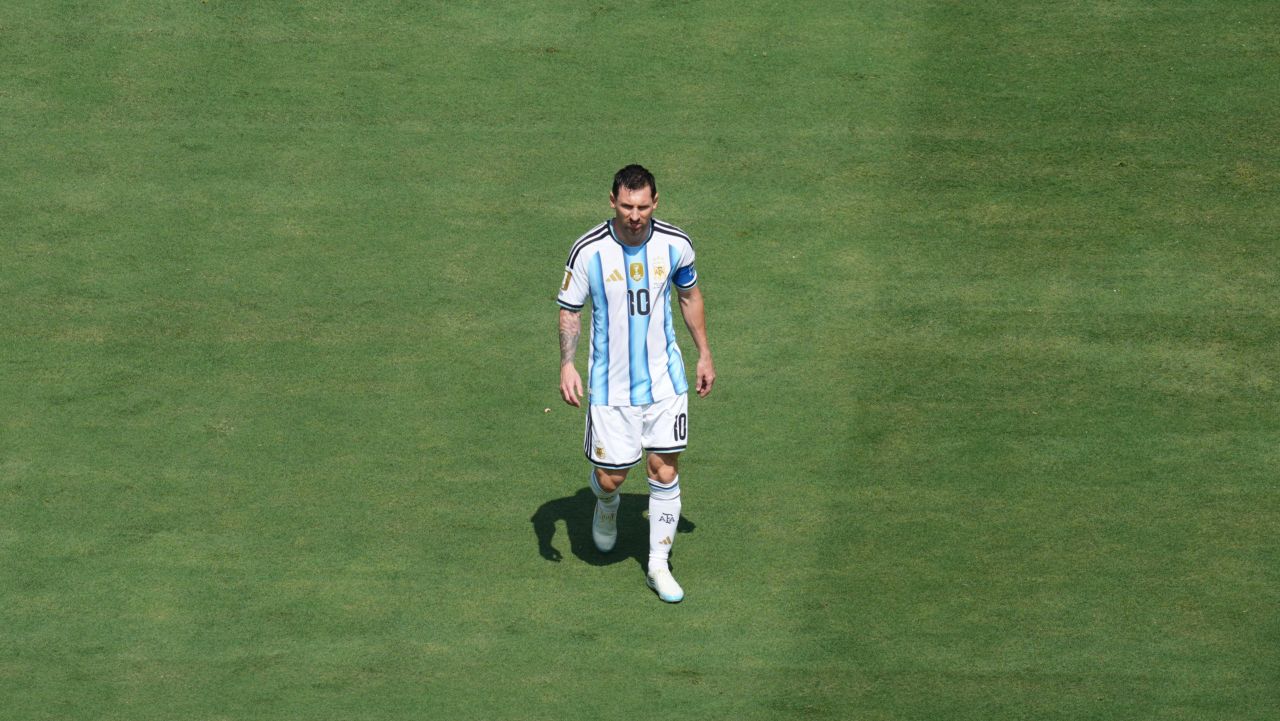 Leo Messi l-a egalat pe marele Pele