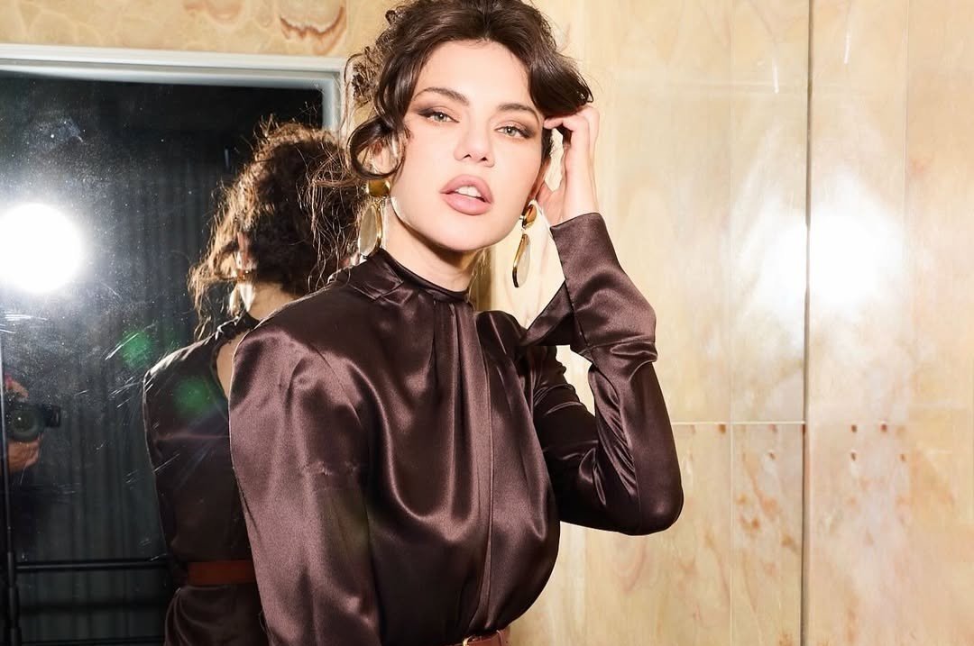 Cristina Ich încinge atmosfera! Splendida brunetă a dansat în costum de baie ca Shakira