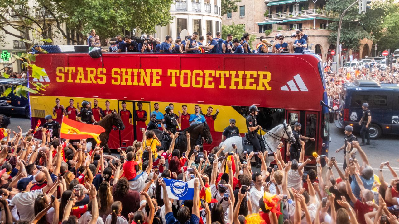Fiesta ca în filme la Madrid! Peste un milion de oameni, alături de campionii lui Luis de la Fuente
