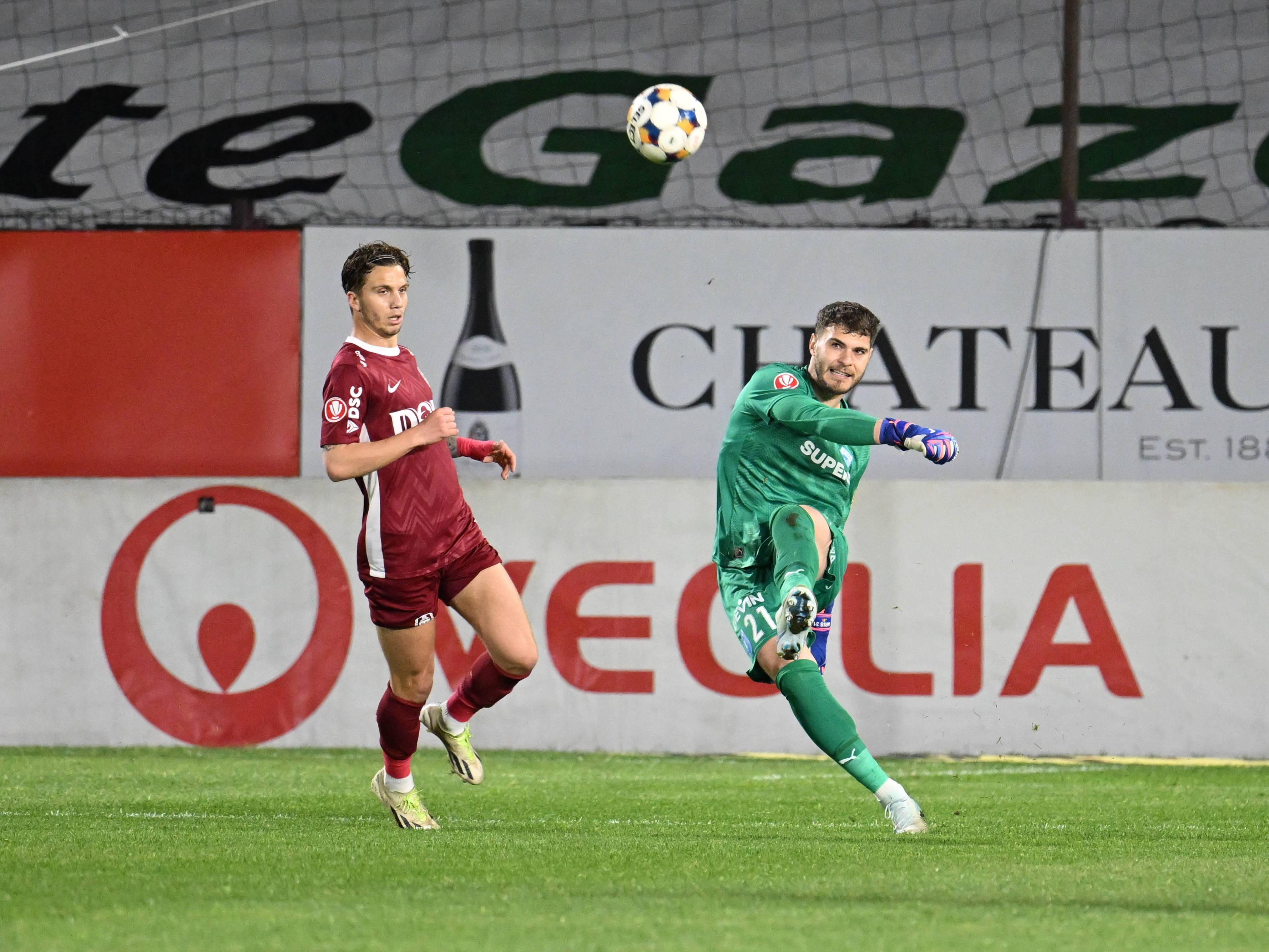 A plecat de la CFR Cluj chiar înaintea meciului din Conference League! Atacantul jucase în prima etapă din Superligă