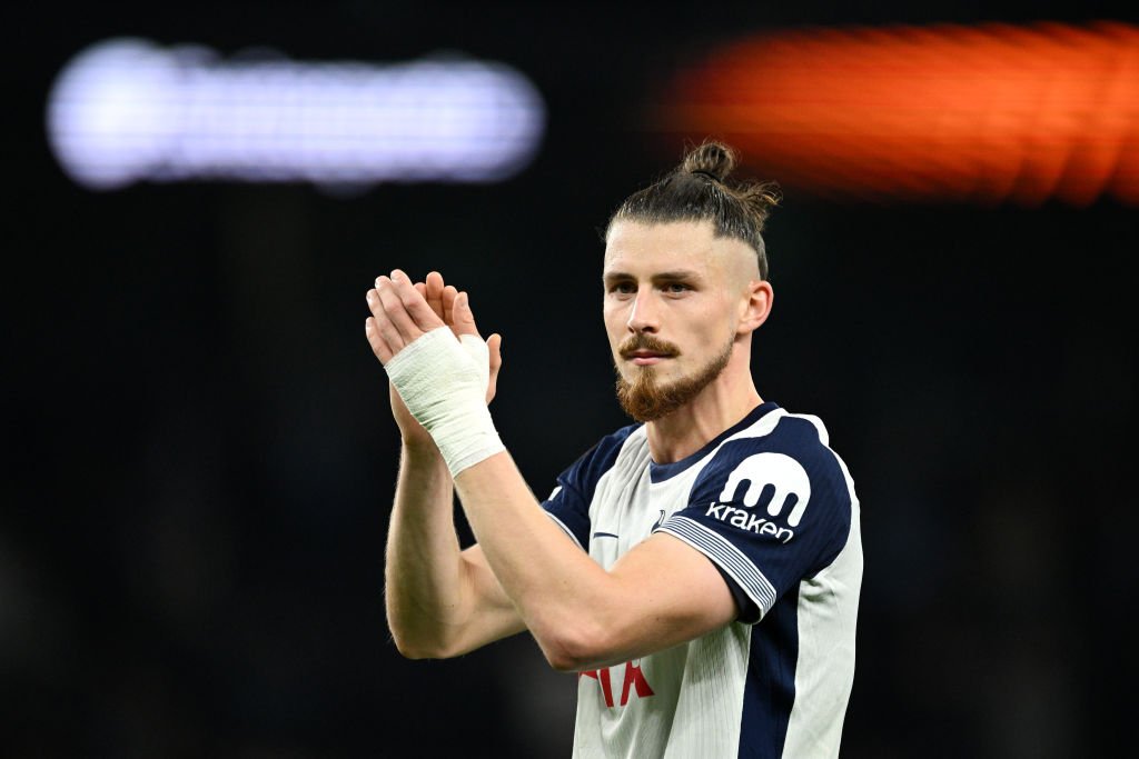 Fostul coleg al lui Drăgușin la Juventus revine în Europa. Wesley Gasolina a aterizat pe Aeroportul "Cristiano Ronaldo" și a semnat