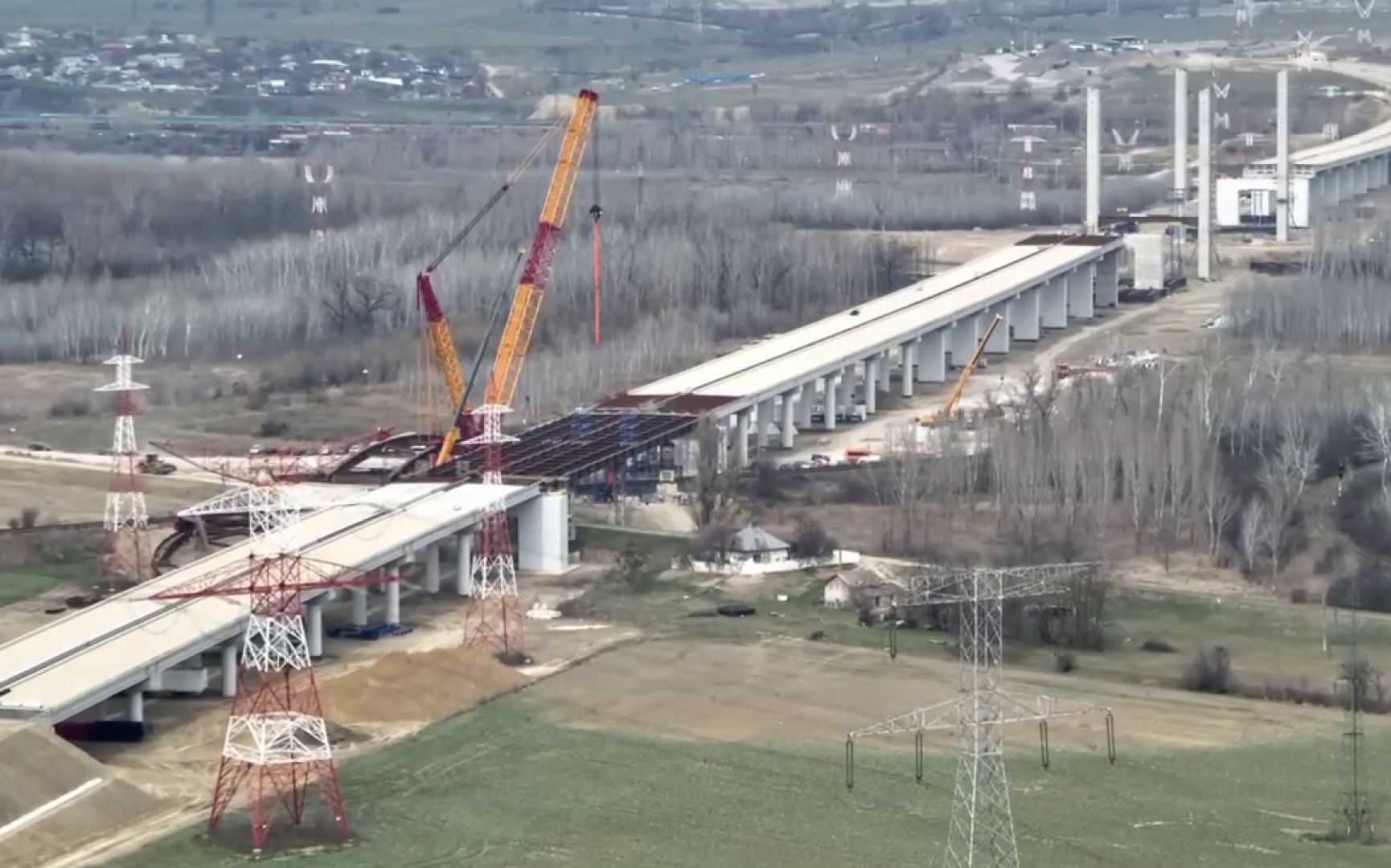 Ploile au oprit lucrările la unul dintre cele mai importante proiecte de infrastructură rutieră din România. Anunțul CNAIR