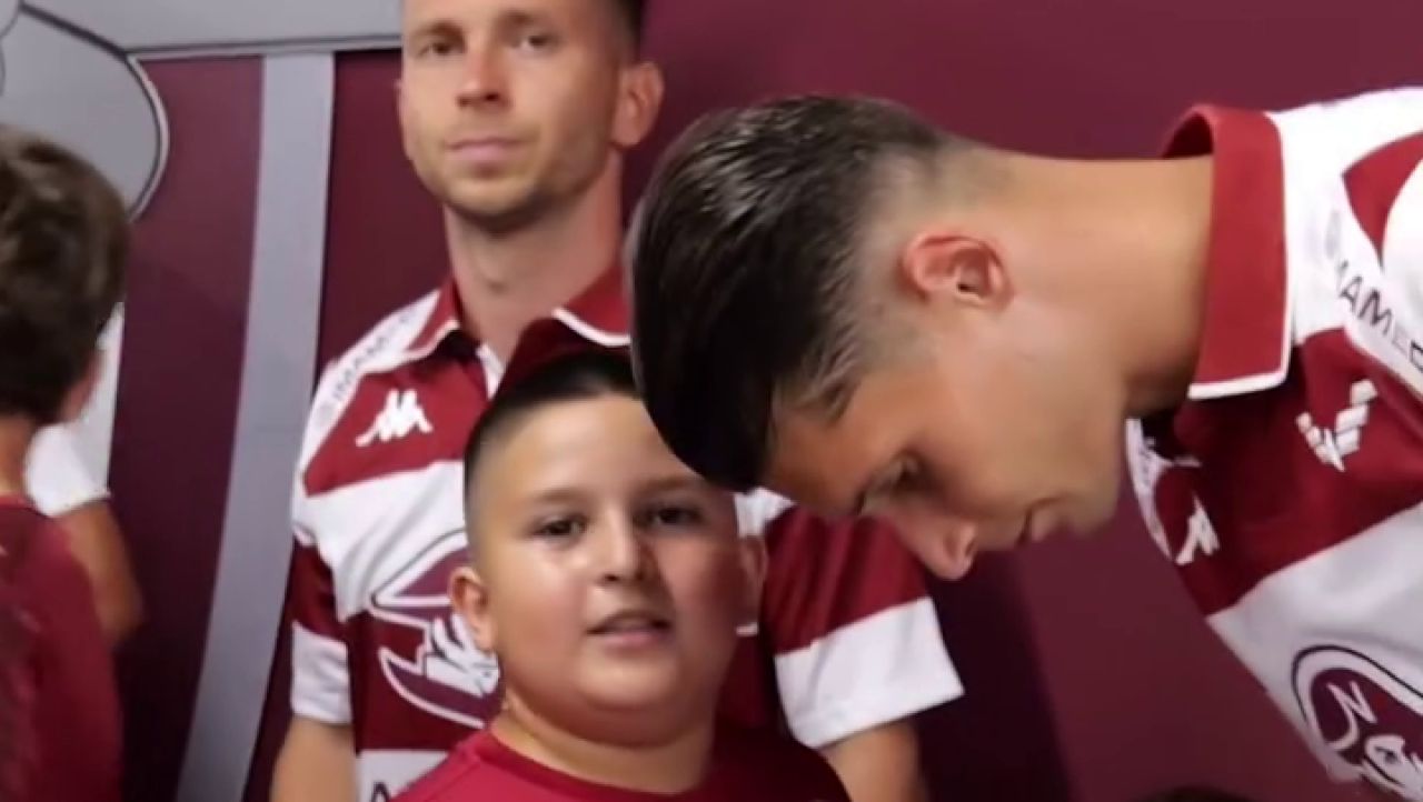 Un puști l-a tras de mânecă pe Alex Dobre și ce i-a spus i-a emoționat pe toți: ”Poți să faci asta, da?”