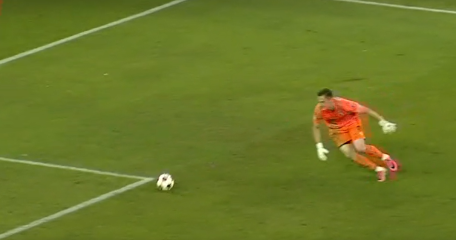 La un pas de "tontogol" în FCSB - FK Auda! Momentul în care fanii din Ghencea și-au ținut respirația