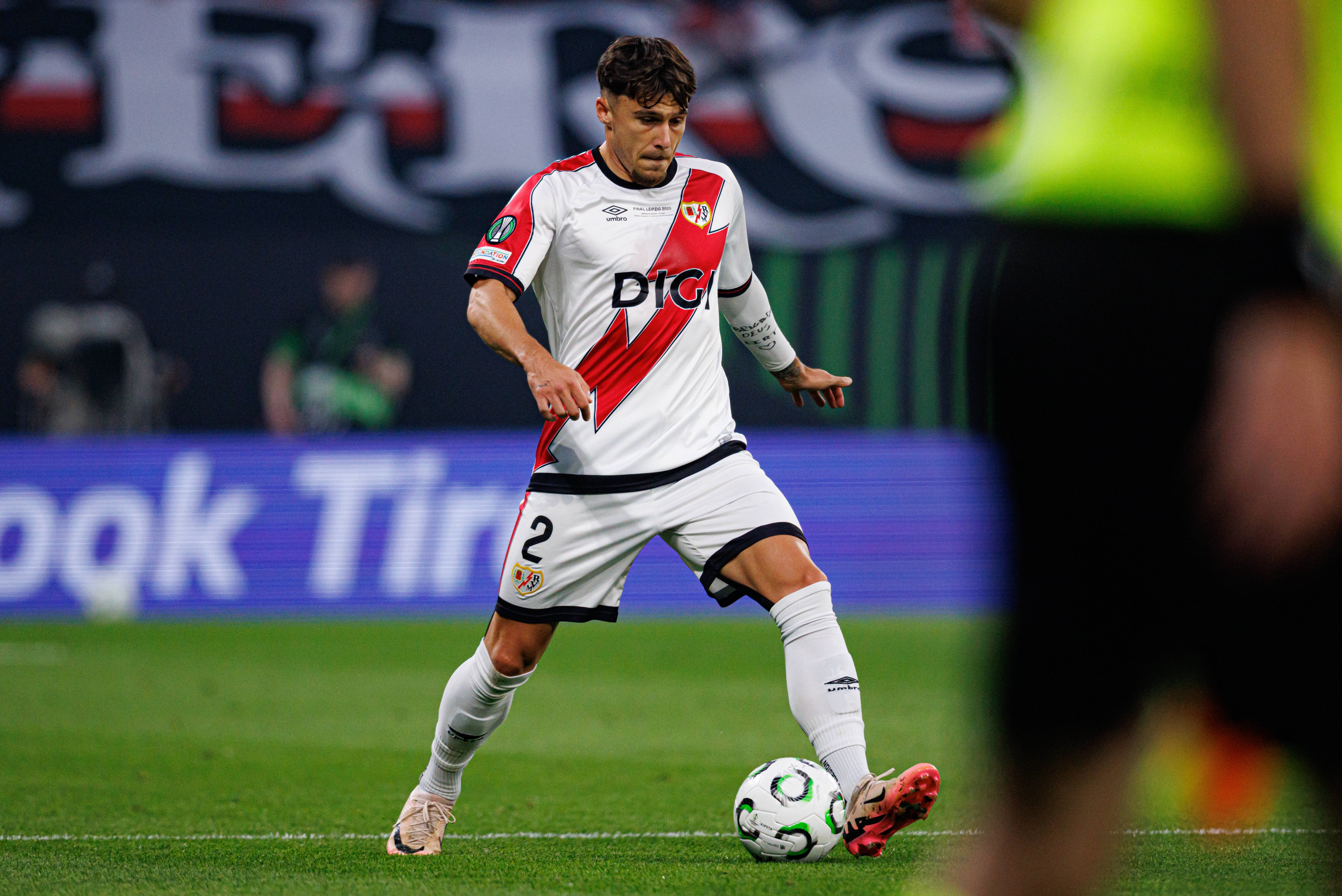 Andrei Rațiu în Feyenoord Rotterdam - Rayo Vallecano, LIVE pe VOYO de la ora 15:00!