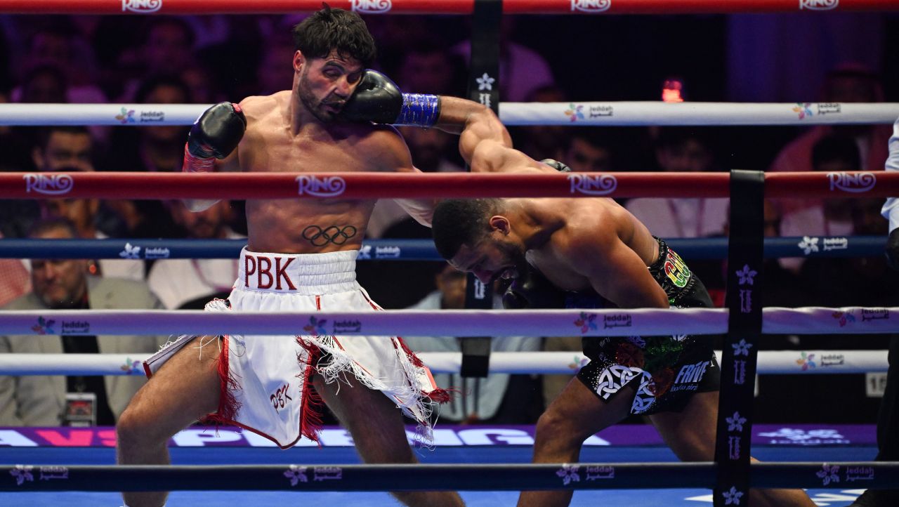 Anthony Joshua l-a făcut KO pe Kristian Prenga în runda a doua