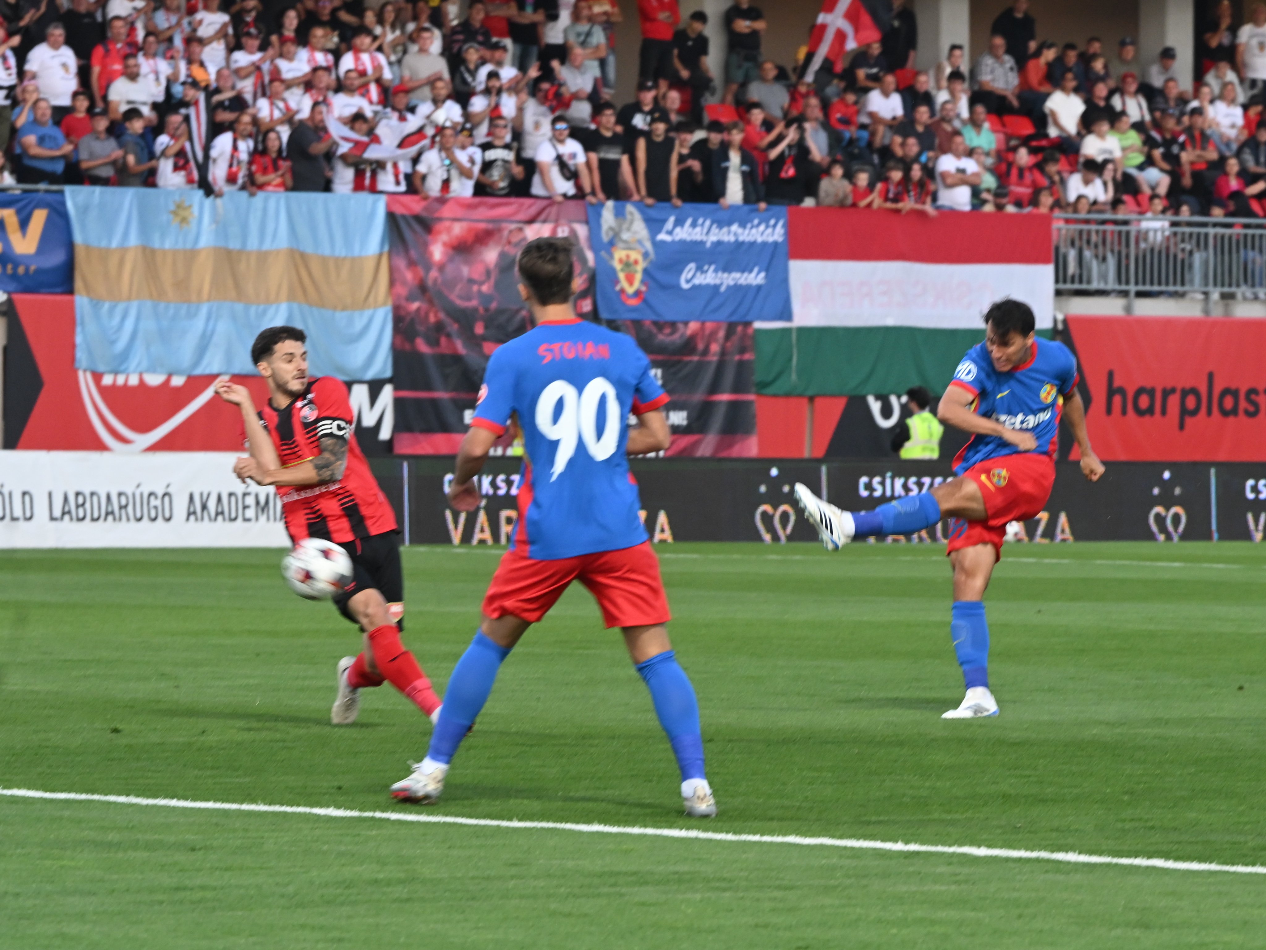 Câte schimbări a făcut FCSB la pauza meciului cu Csikszereda