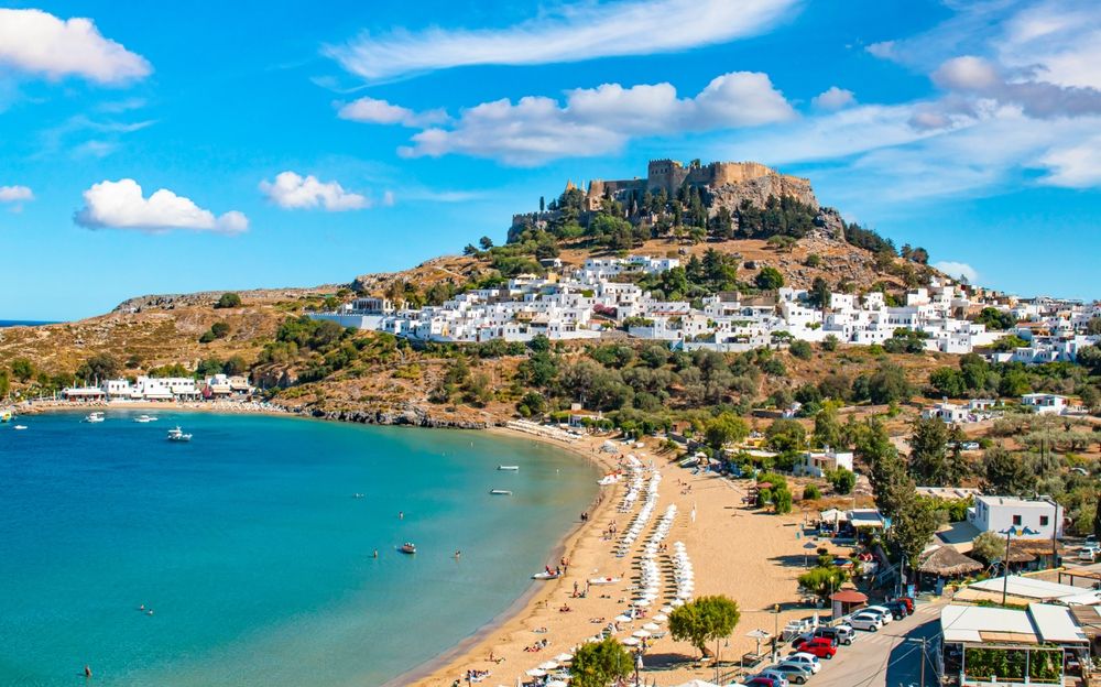 Ce prețuri sunt pe insula grecească Rodos. Cât poate să coste un gyros sau două șezlonguri pe plajă