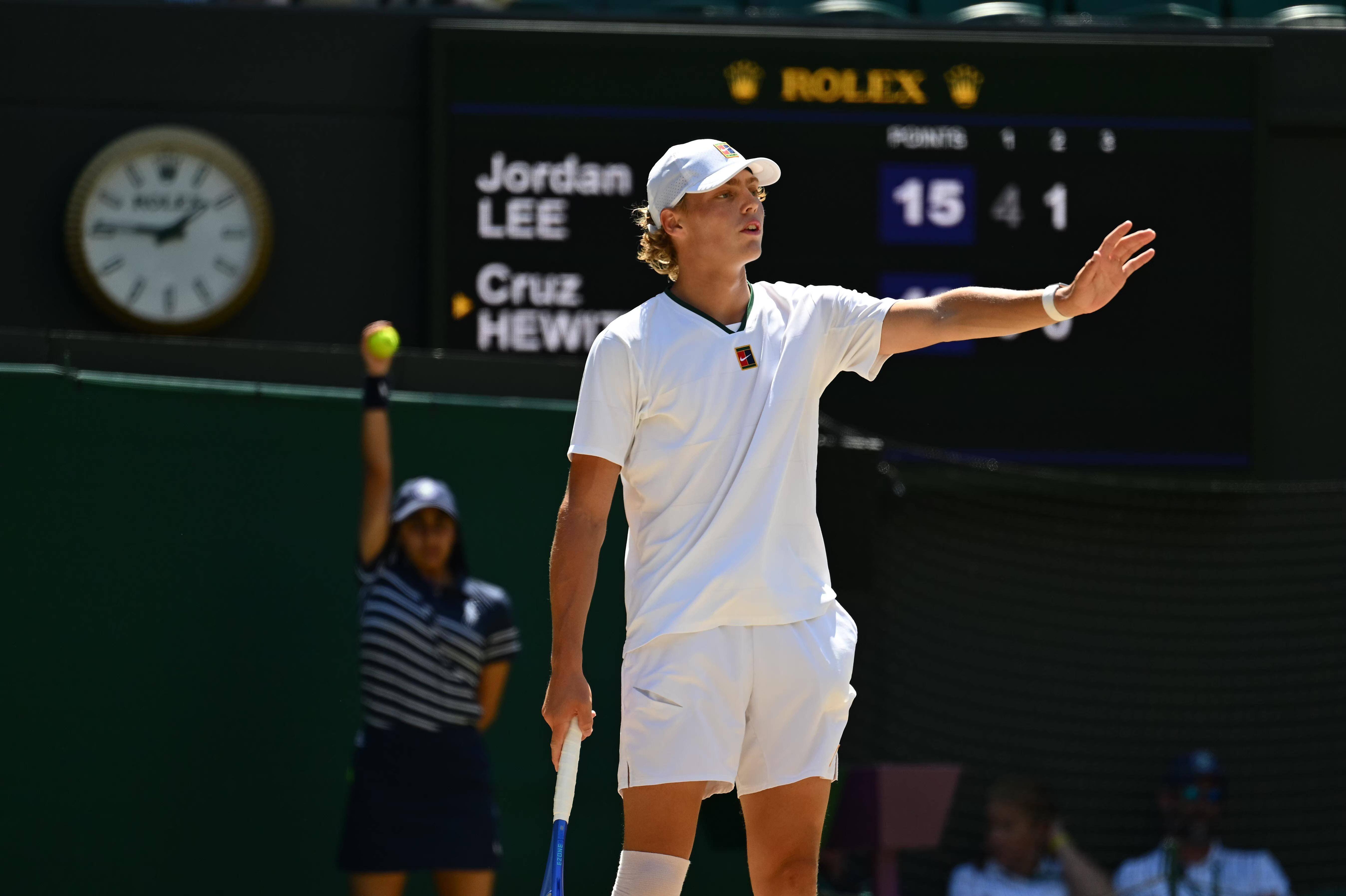 Cruz hewitt aus 4