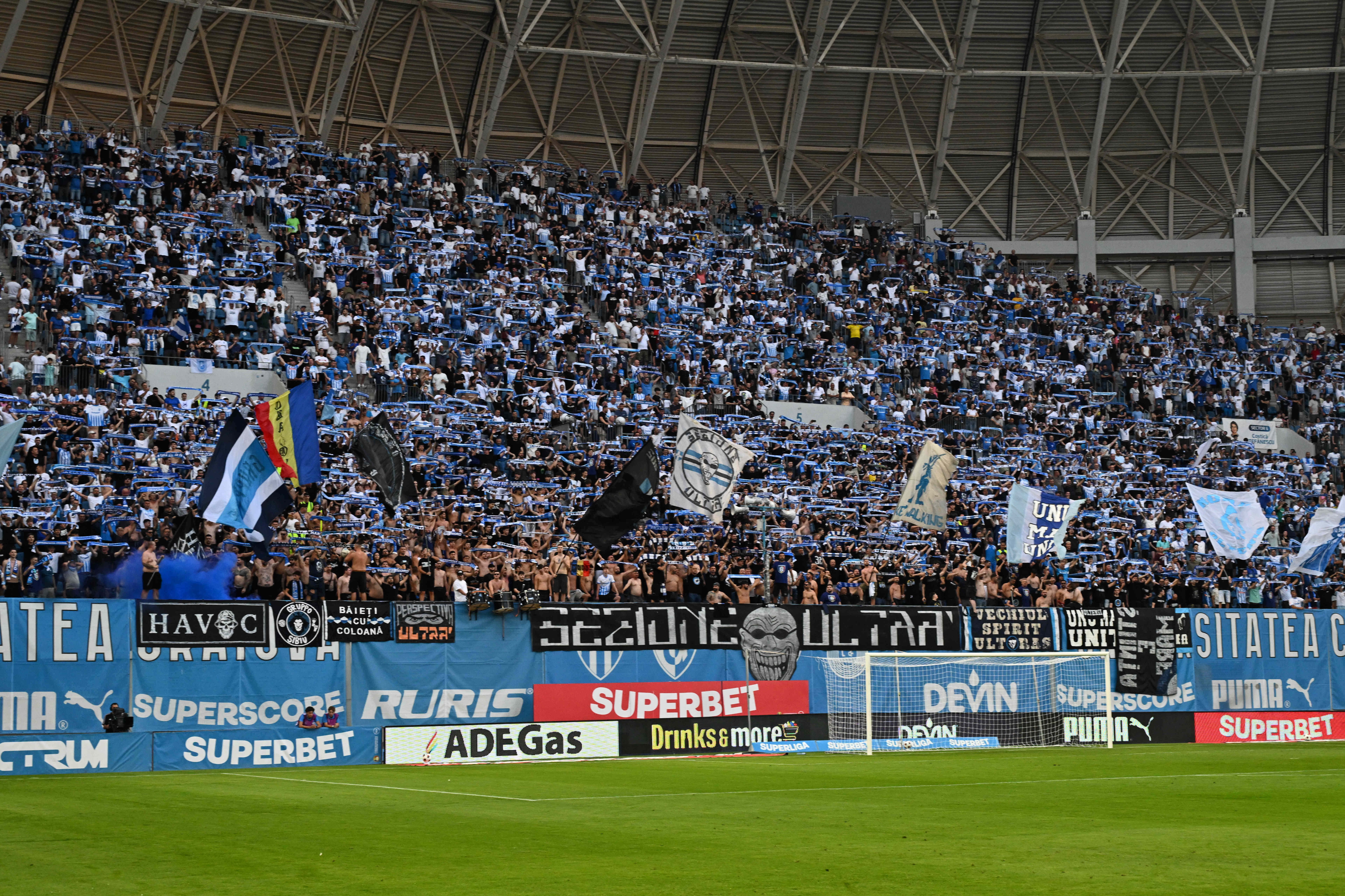Câți spectatori sunt prezenți la Universitatea Craiova - Levski Sofia