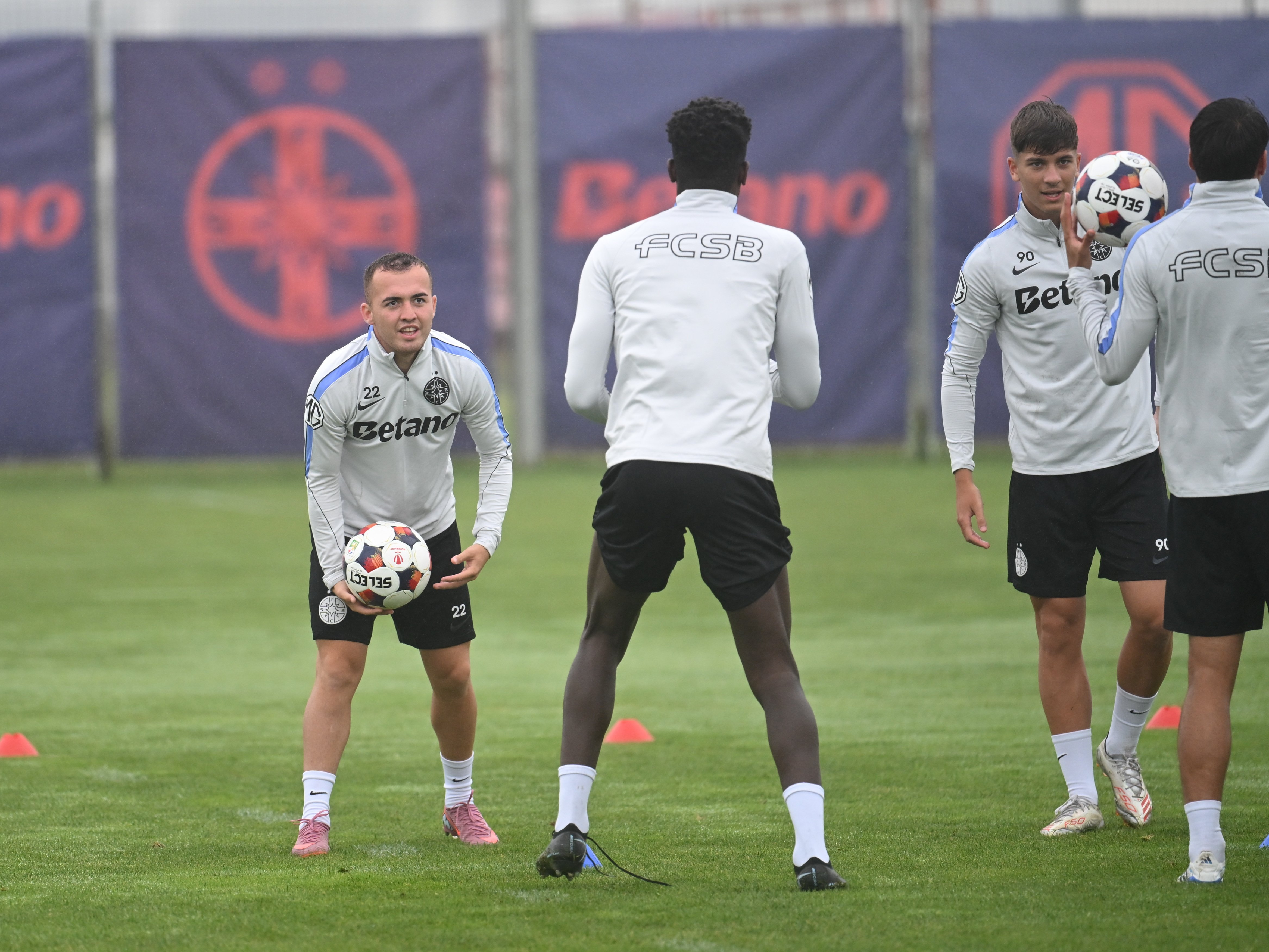 Paradoxul de la FCSB: a "convins" prin ineficiență și se bate cu vedetele pentru un post de titular