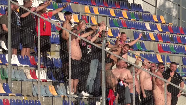 Și-au dat jos tricourile și a început 'haosul'! FCSB, susținută de propriii fani și la 2000 km de casă!