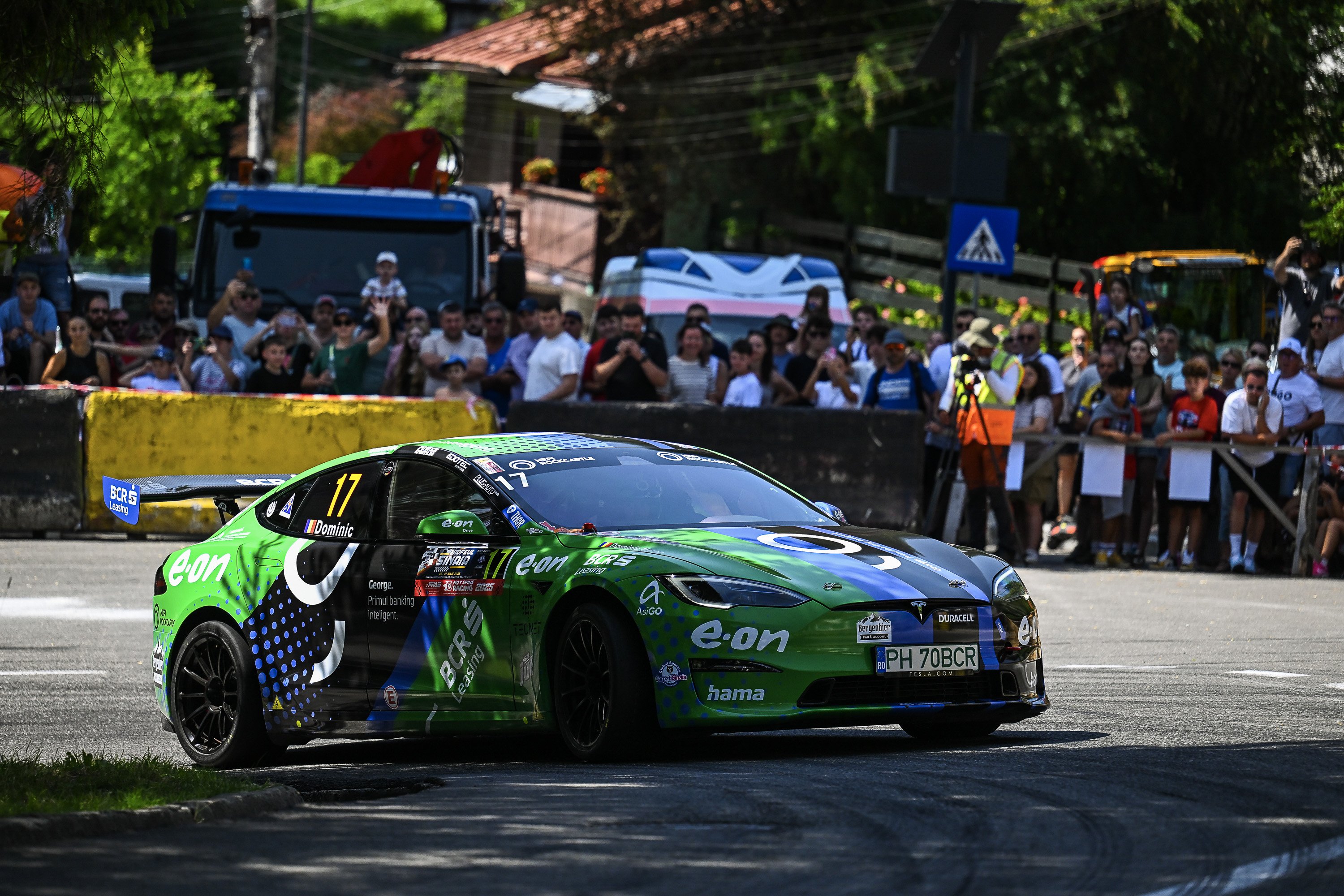 De la un Logan împrumutat la Tesla de 1.000 CP. Povestea lui Dominic Marcu la Trofeul Sinaia