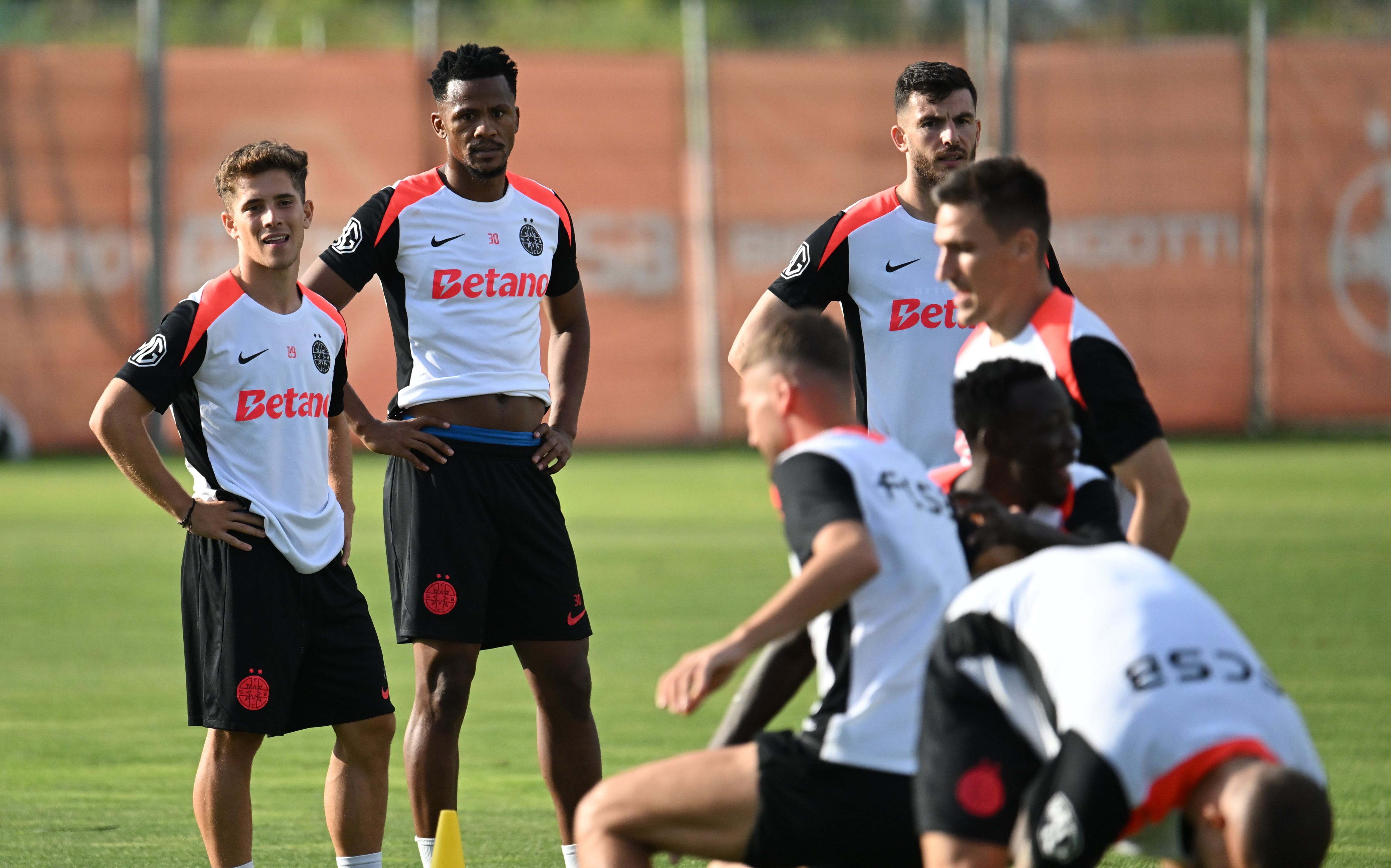 FCSB nu i-a prelungit contractul și Steaua l-a transferat! 14 mutări în Ghencea în aceeași zi
