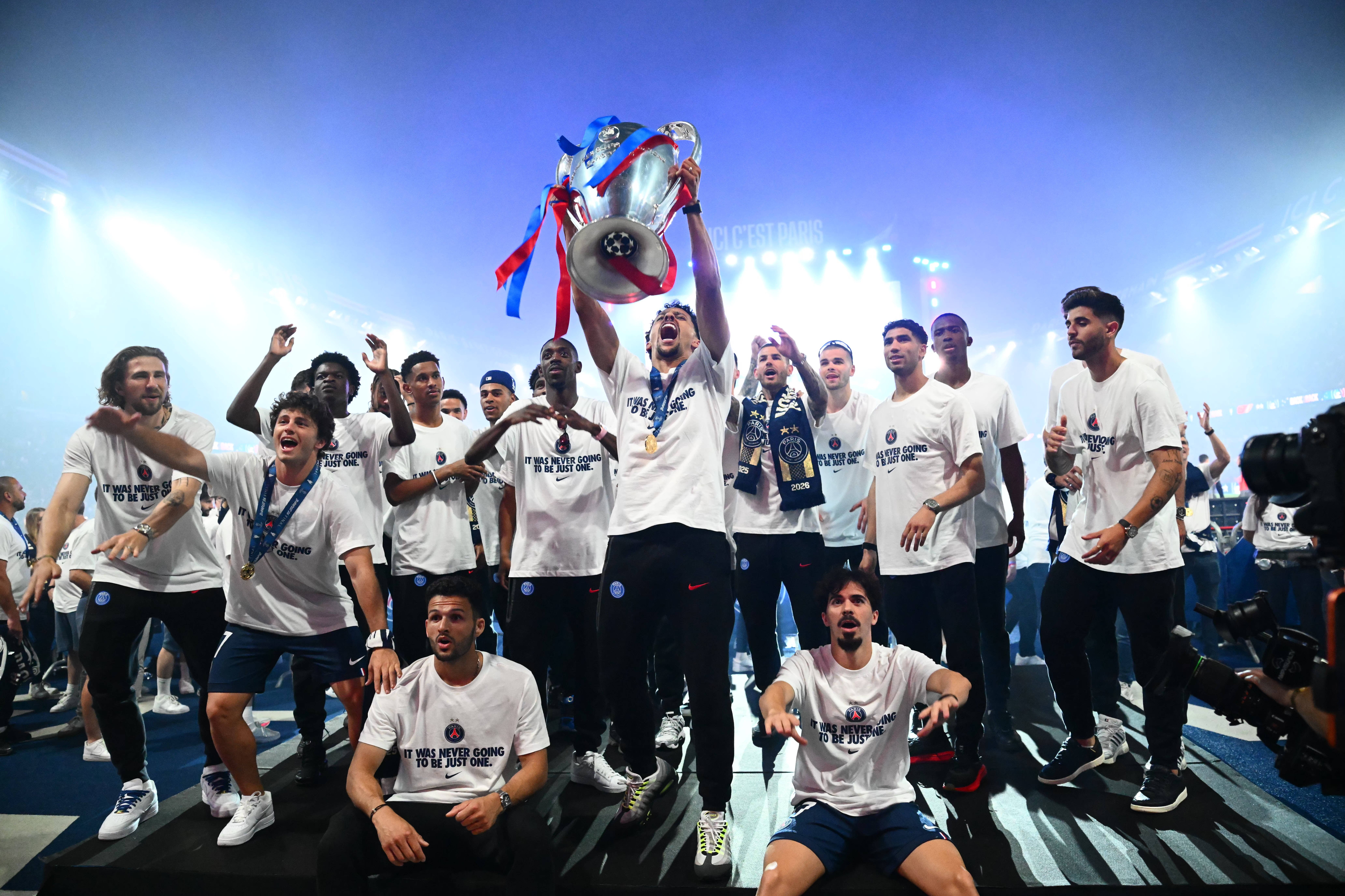 OUT! PSG se desparte de cel mai scump portar francez
