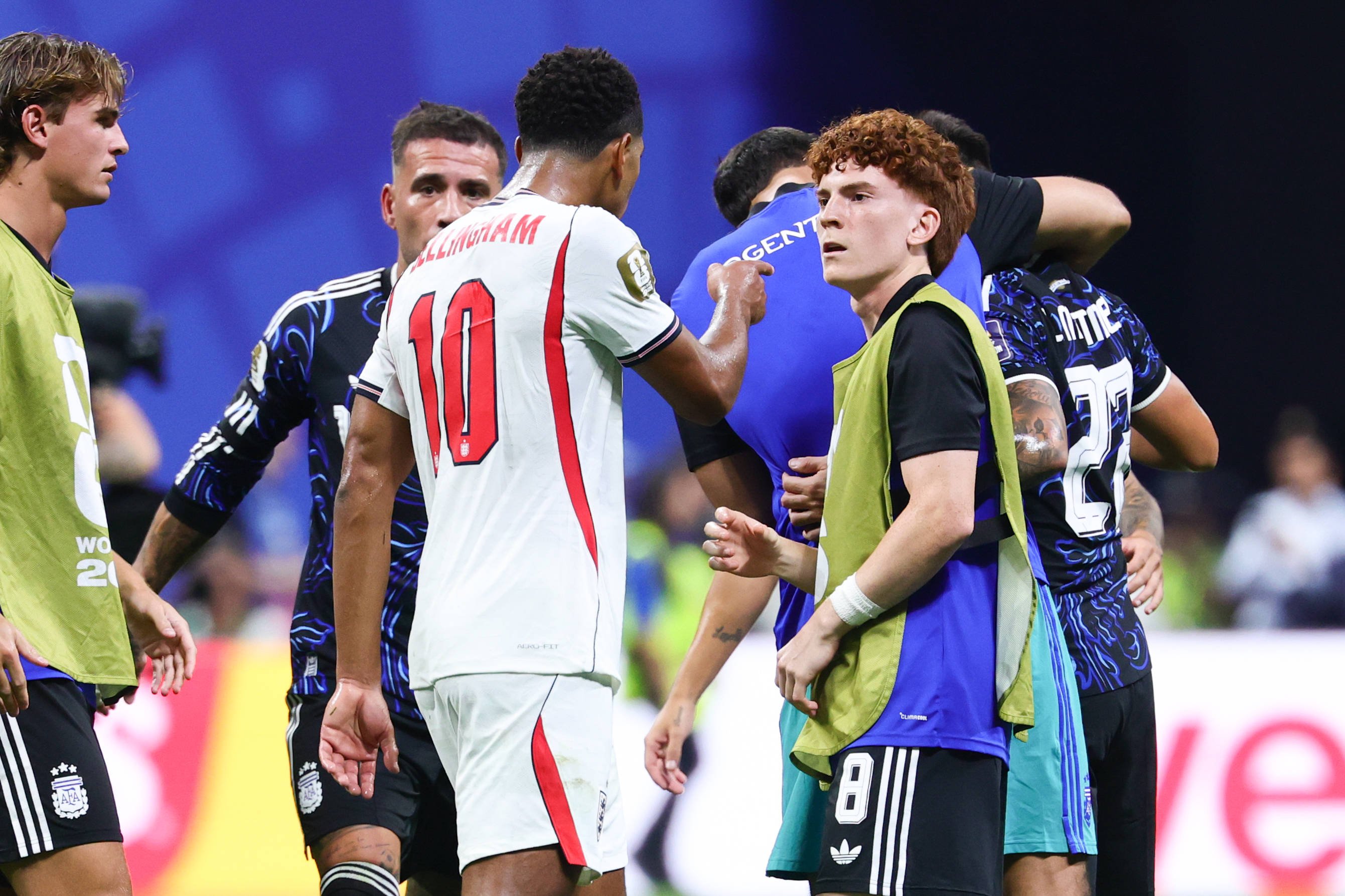 Chelsea l-a prezentat pe jucătorul pălmuit de Jude Bellingham în meciul Angliei cu Argentina de la Cupa Mondială!
