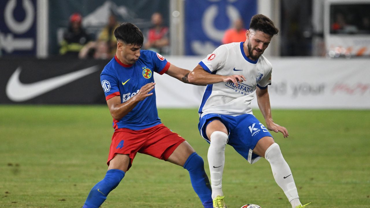 Câte schimbări a făcut FCSB la pauza meciului cu Farul