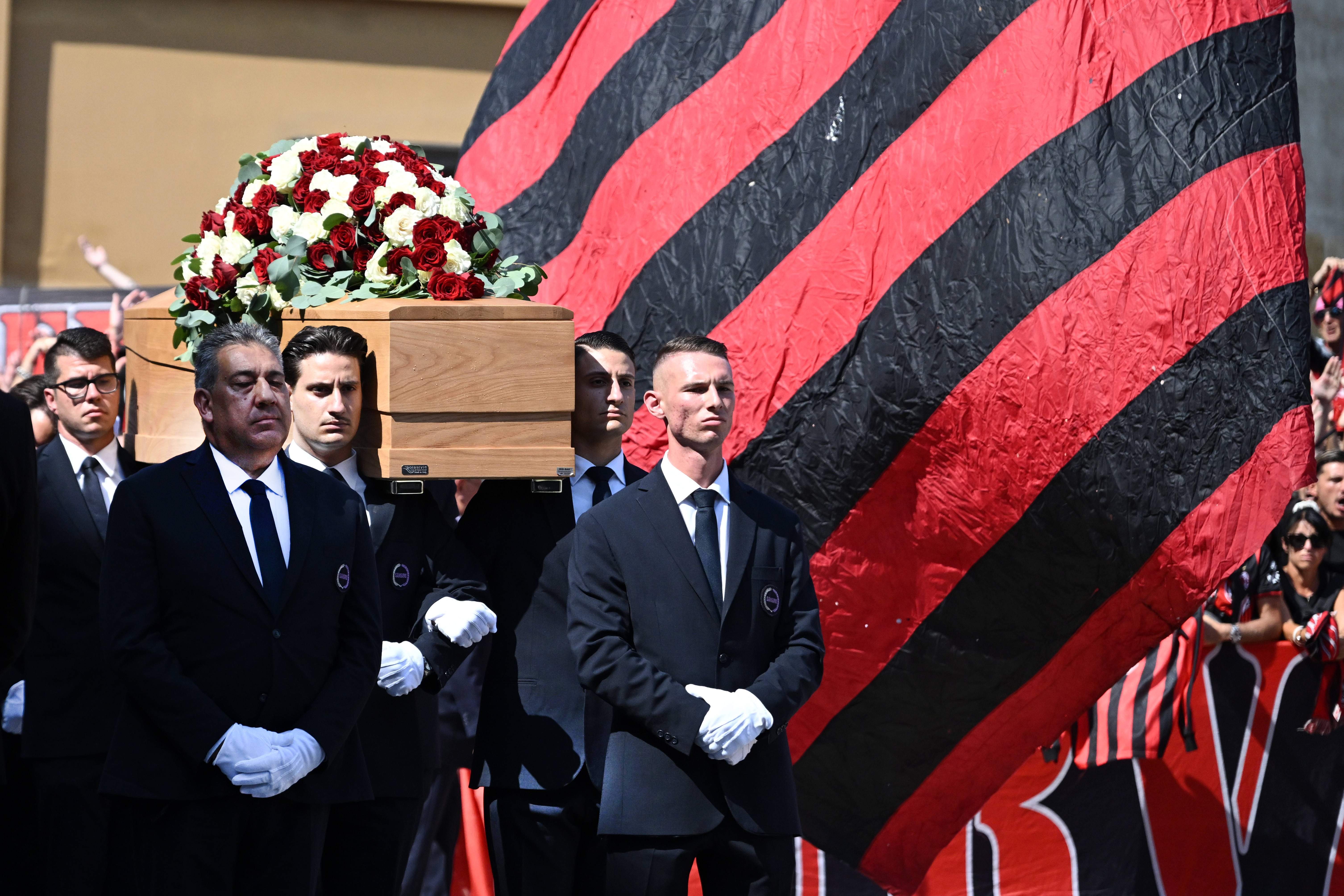 Legendarul Franco Baresi a fost înmormântat. Mii de fani, foști colegi și celebrități l-au purtat pe ultimul drum