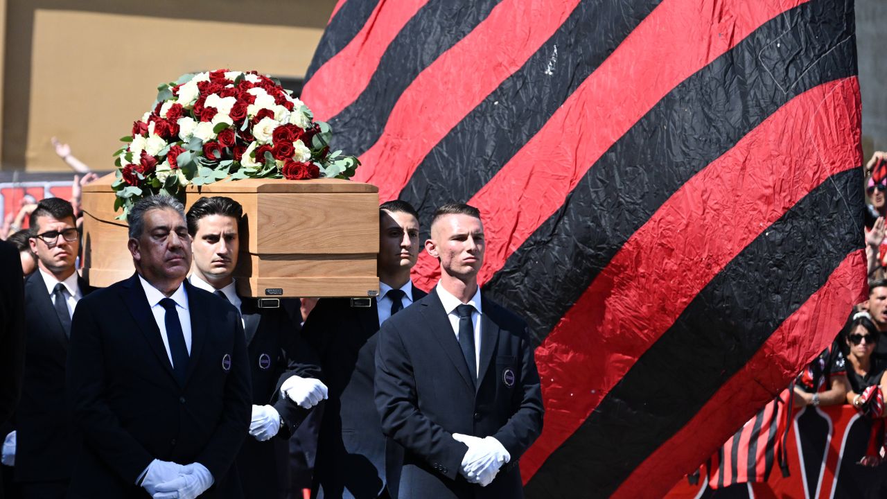 Legendarul Franco Baresi a fost înmormântat. Mii de fani, foști colegi și celebrități l-au purtat pe ultimul drum