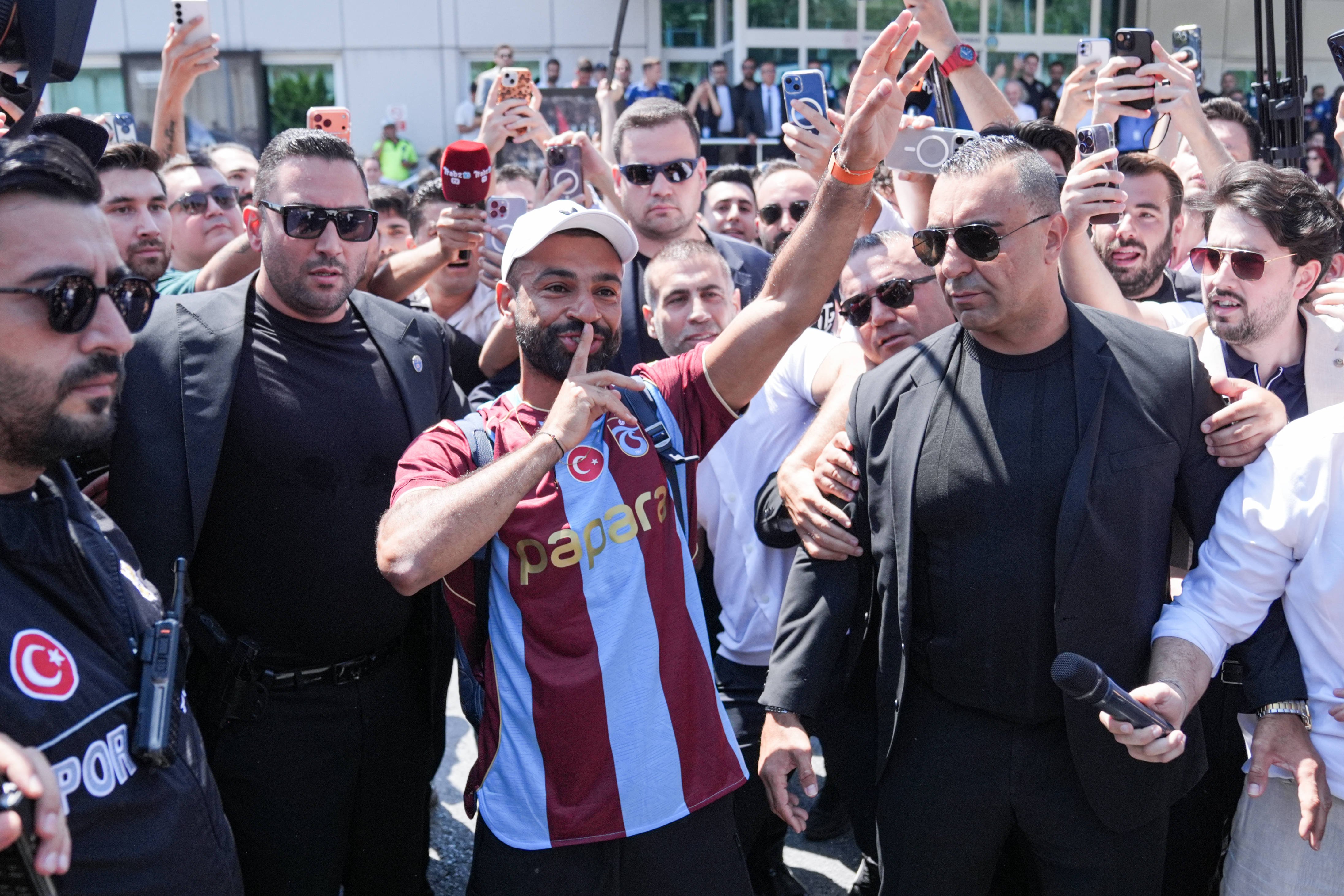 Salah, primit ca un rege la Trabzonspor! Imaginile zilei din Turcia