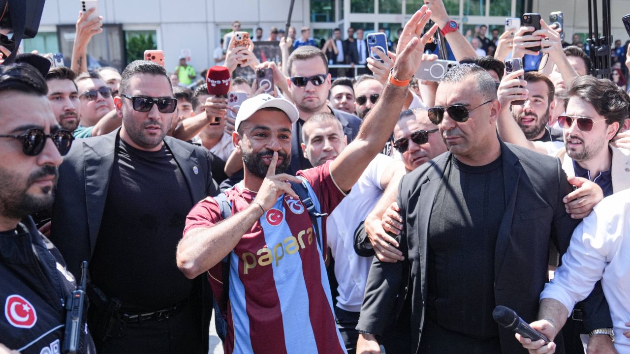 Salah, primit ca un rege la Trabzonspor! Imaginile zilei din Turcia