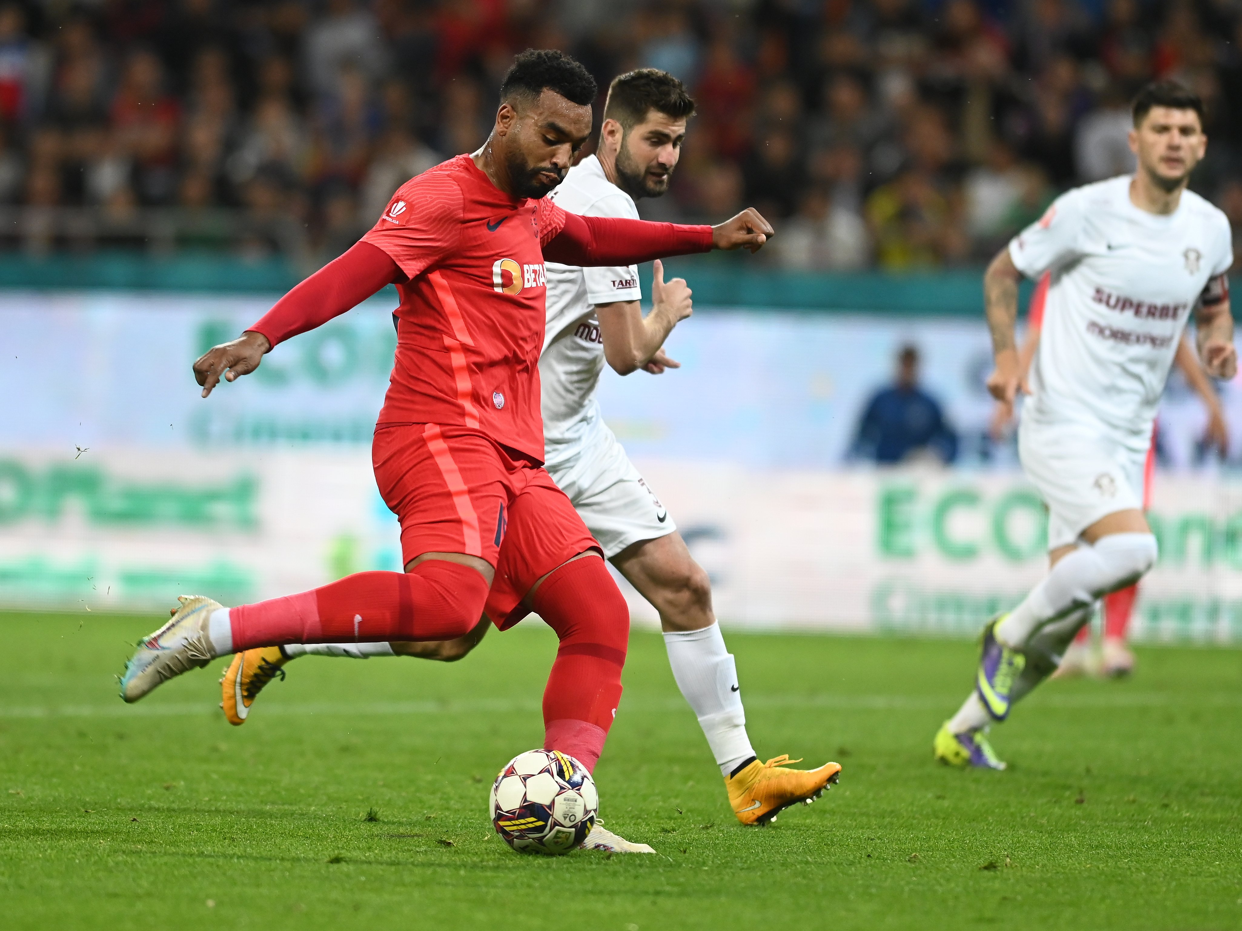 Billel Omrani, la un pas de revenirea în Superligă! Clubul la care atacantul se află în probe