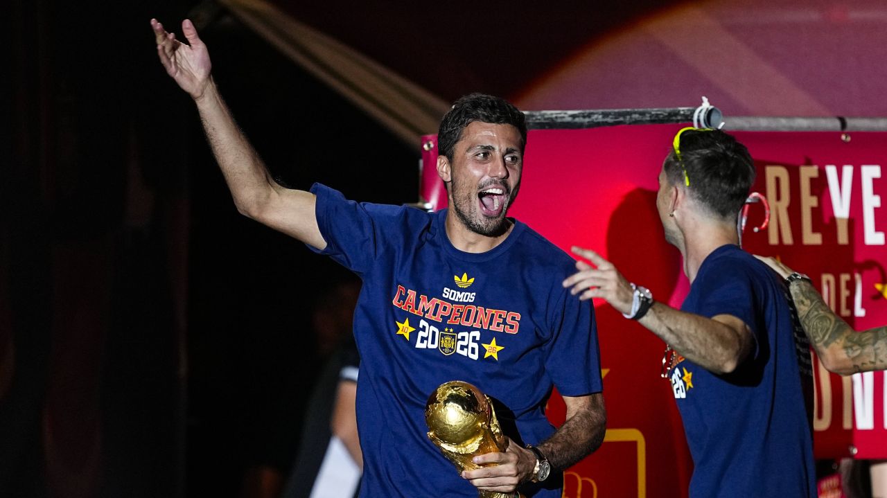 E gata! Barcelona a bătut palma cu Manchester City și îl transferă pe Rodri