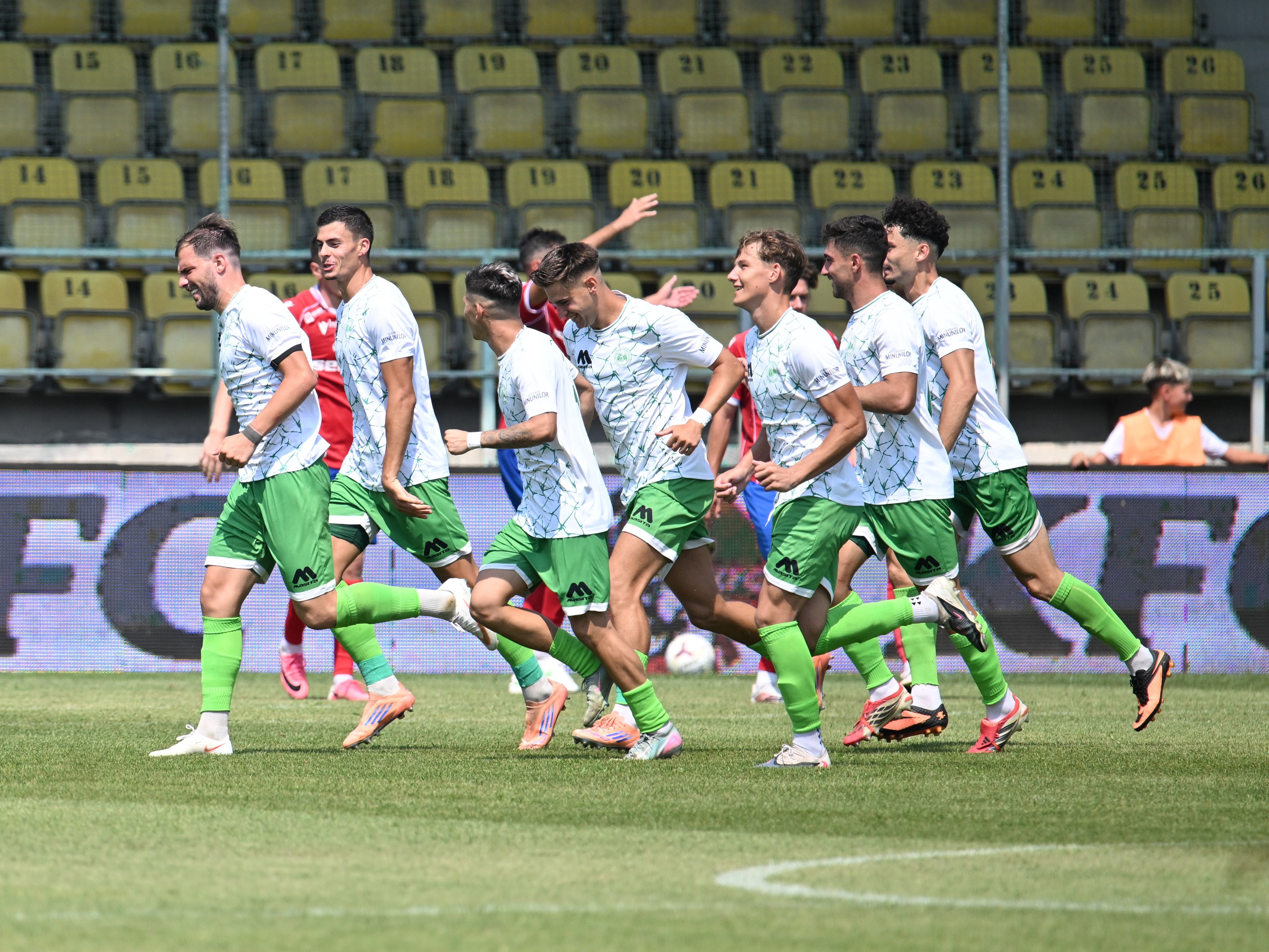 S-a schimbat liderul în Liga 2! CS Dinamo, umilită cu 5-1 + FC Bacău a pierdut primul loc