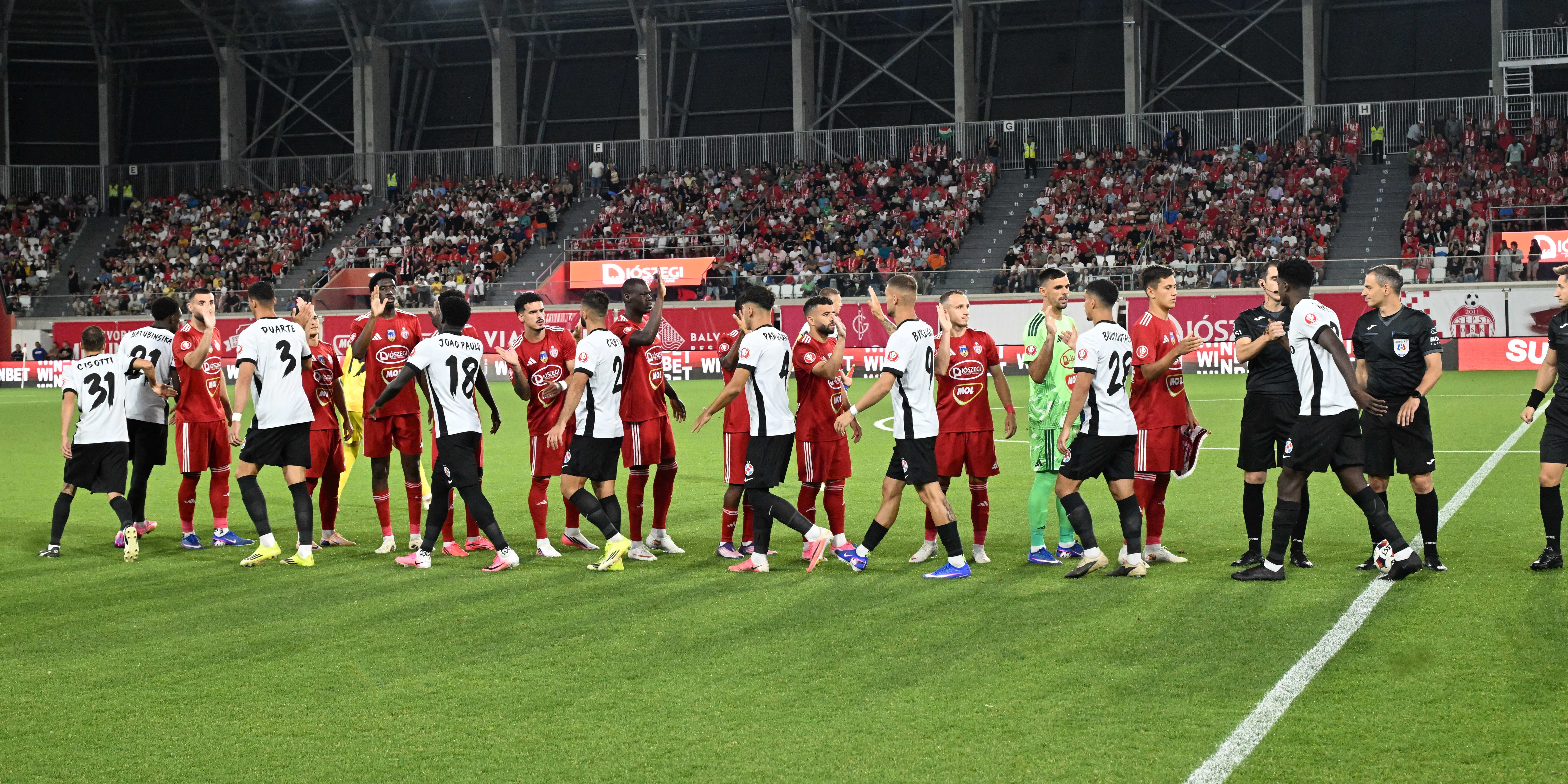 Conflict între galerii înainte de Sepsi OSK - FCSB! S-a strigat: „Ria, Ria, Ungaria!” vs. „România, România!”