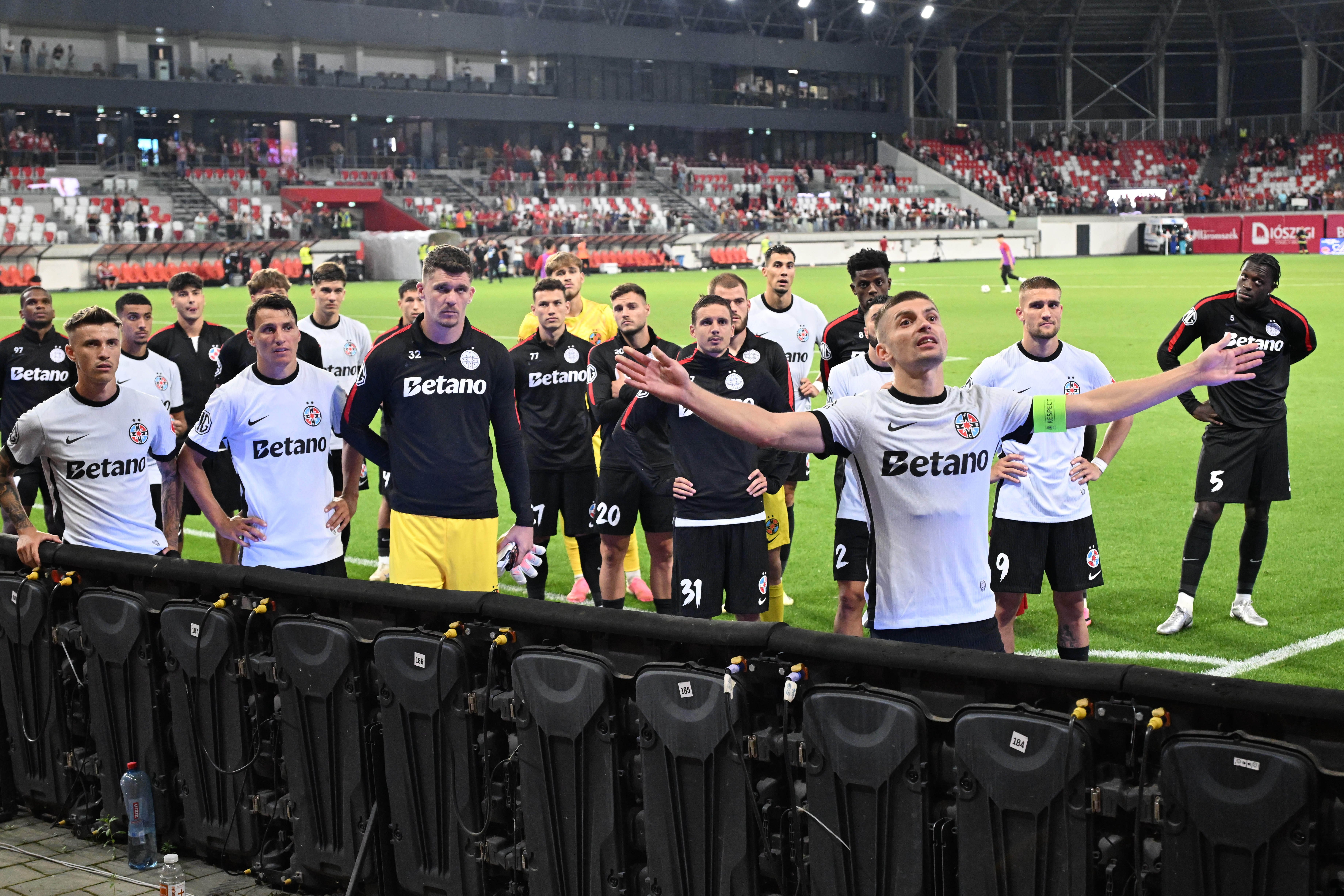 Jucătorii FCSB, luați la rost de galerie după remiza cu Sepsi. Cine a fost cel mai criticat