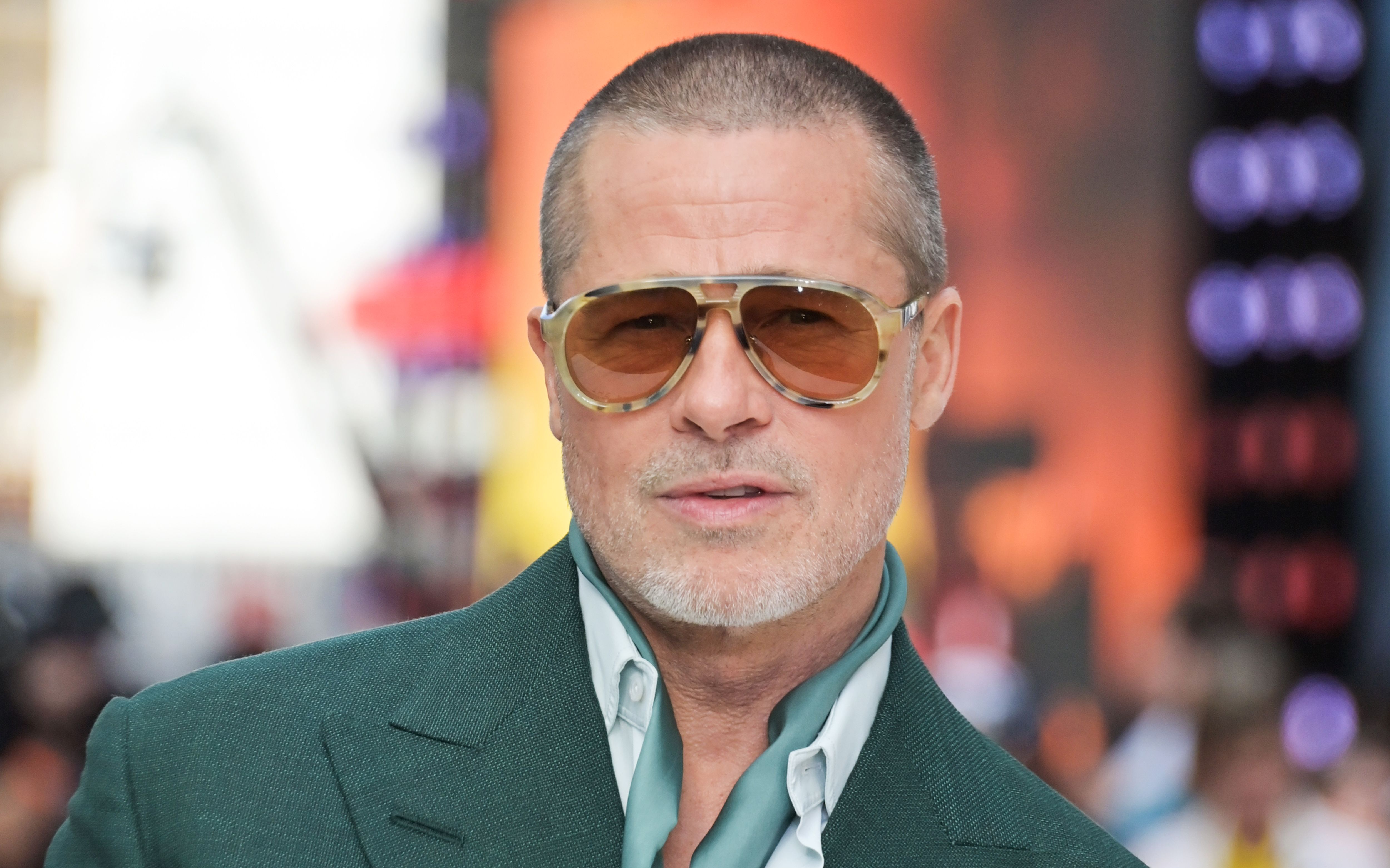 Brad Pitt s-a reapucat de băut, după șapte ani de sobrietate. ”Pot să beau câteva pahare de vin”