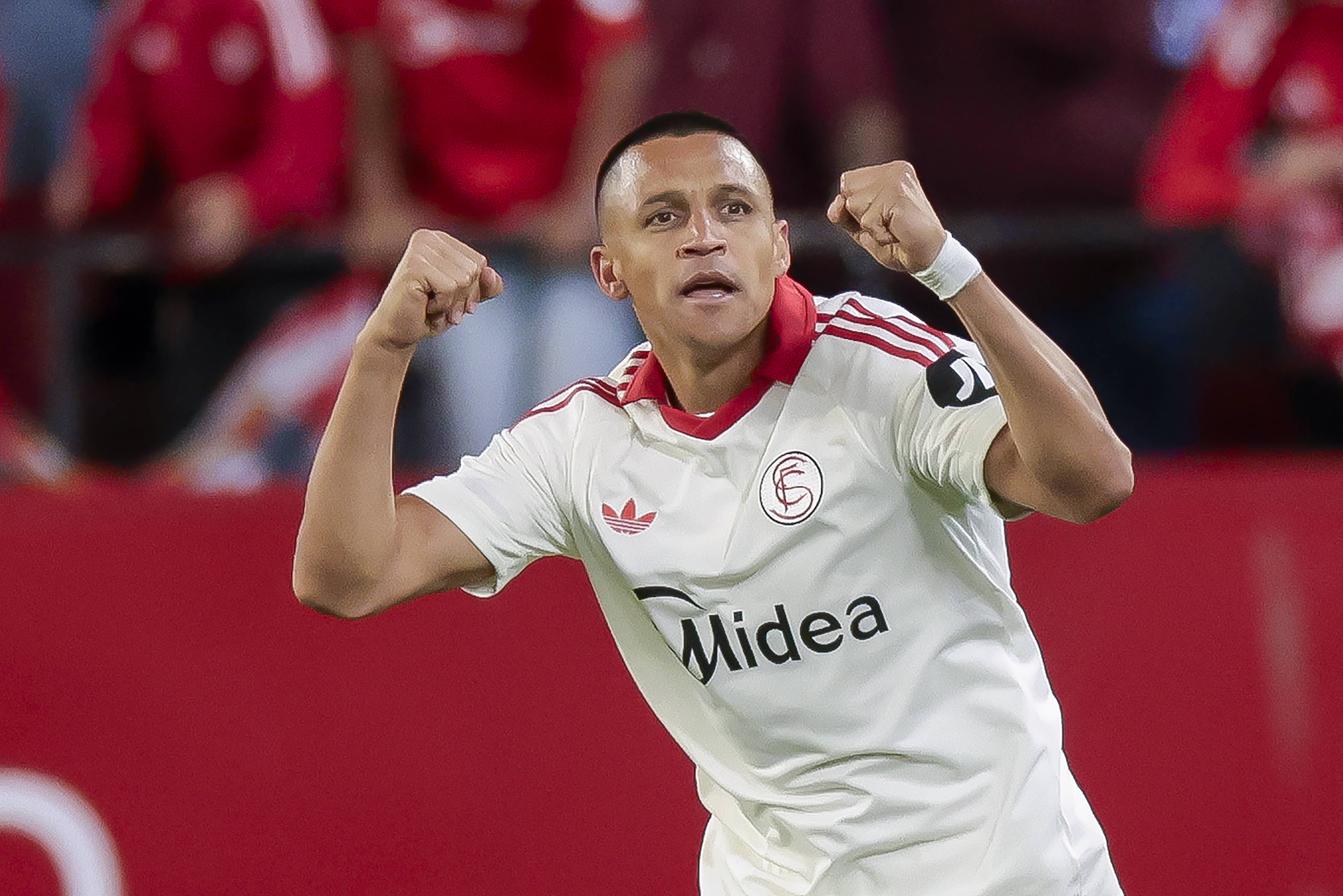 Alexis Sanchez a semnat