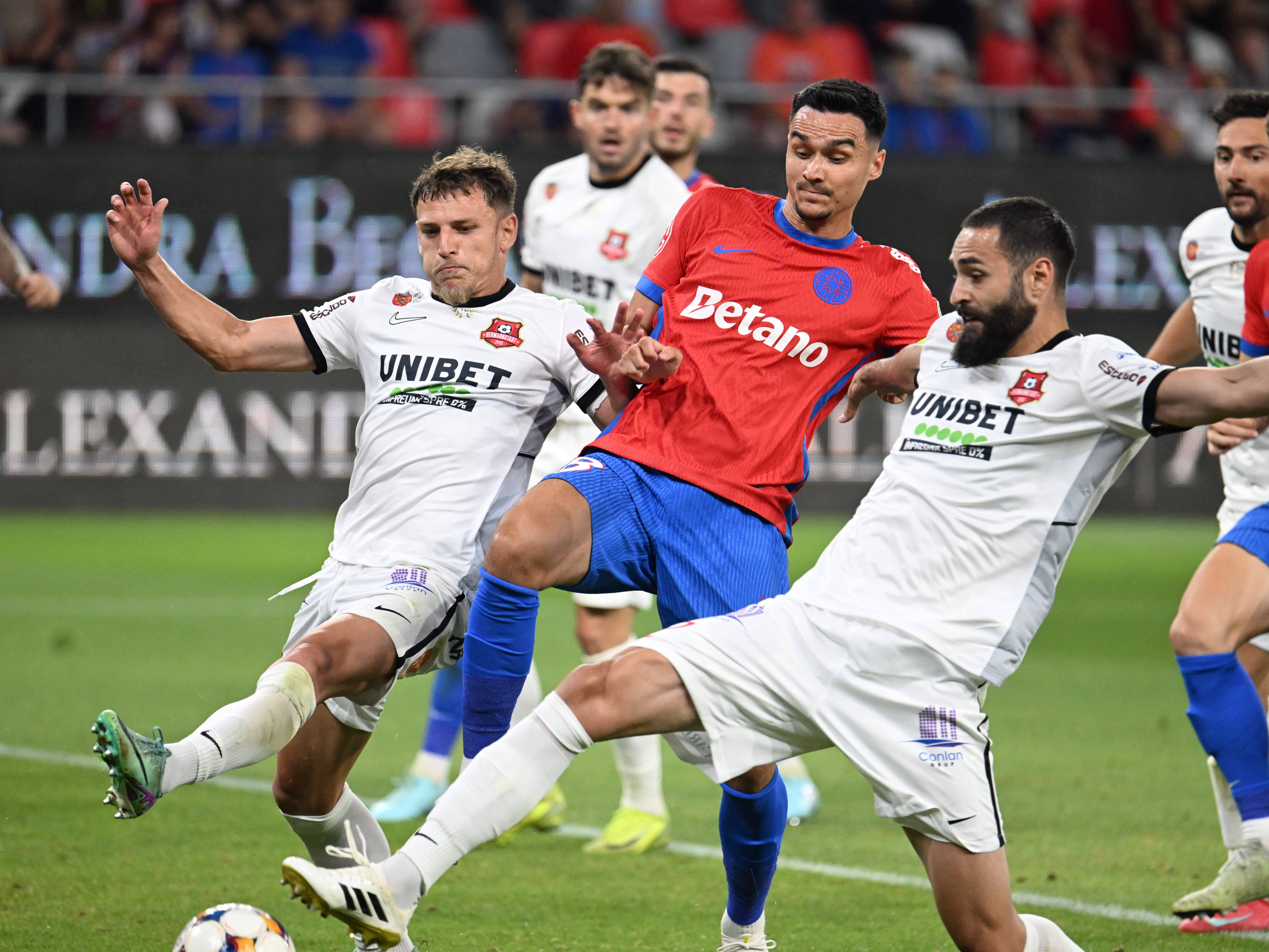 Fotbalistul dat afară din Superligă din cauza gafelor scrie acum istorie în Europa League!