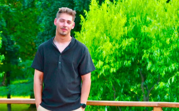 Cine este tânărul român de 26 de ani ucis pe trotuar de șoferul de Duster, în Brașov. Acasă îl așteptau familia și iubita