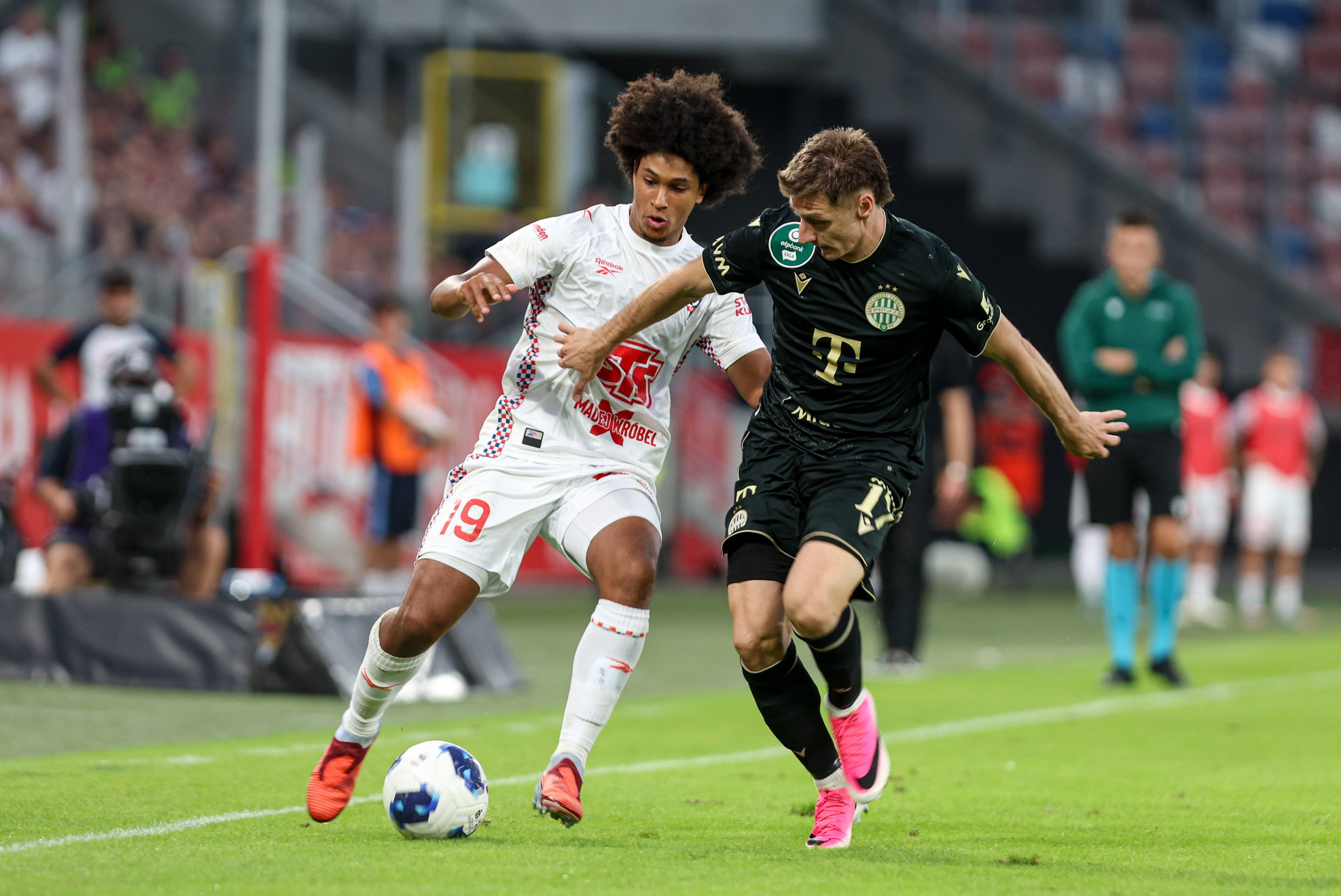 Un fotbalist român, ”eroul” calificării lui Ferencvaros în play-off-ul Europa League!