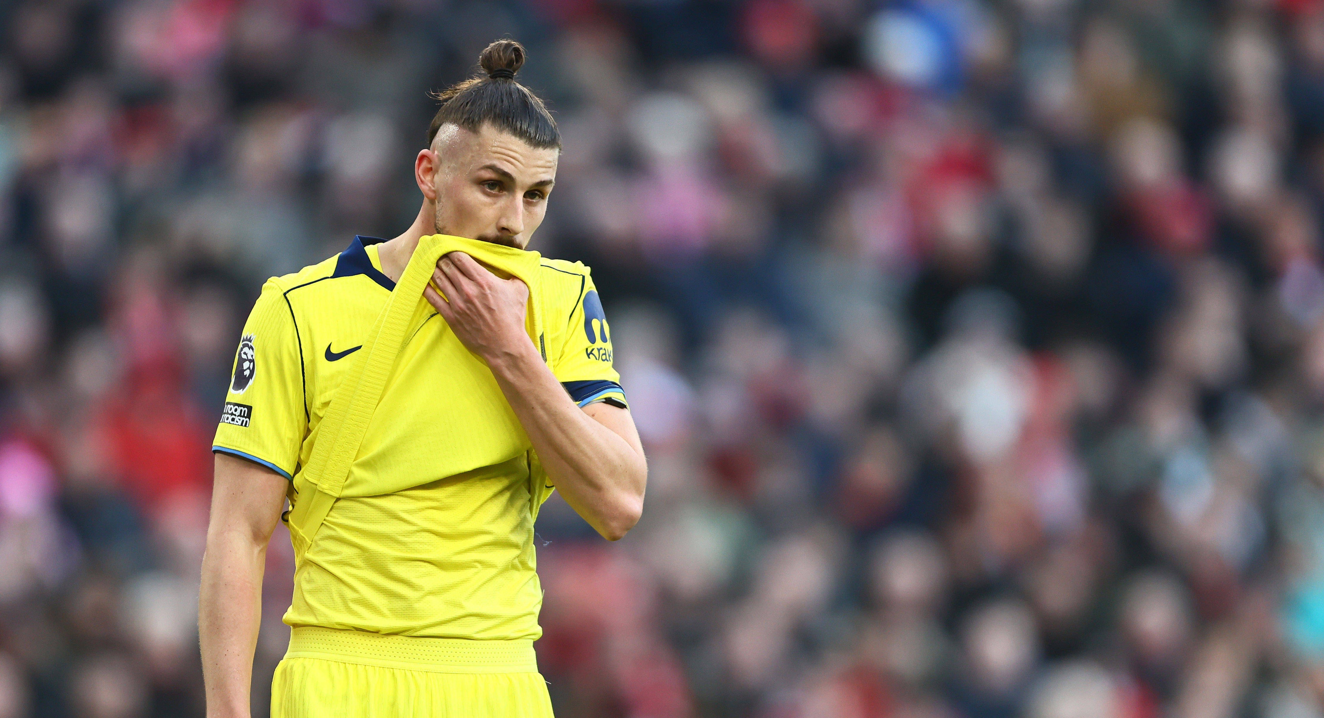 Ce i-a spus De Zerbi lui Radu Drăgușin înainte să plece de la Tottenham: „Am avut o ședință privată”