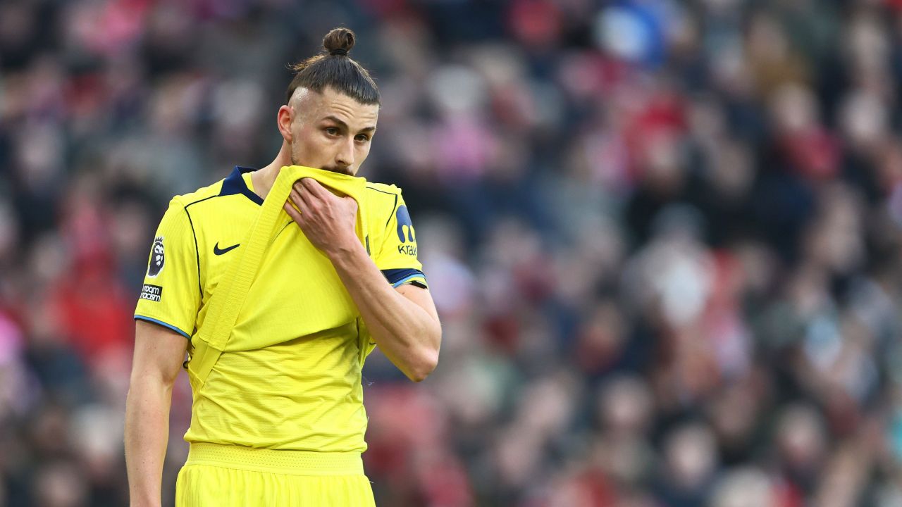 Ce i-a spus De Zerbi lui Radu Drăgușin înainte să plece de la Tottenham: „Am avut o ședință privată”