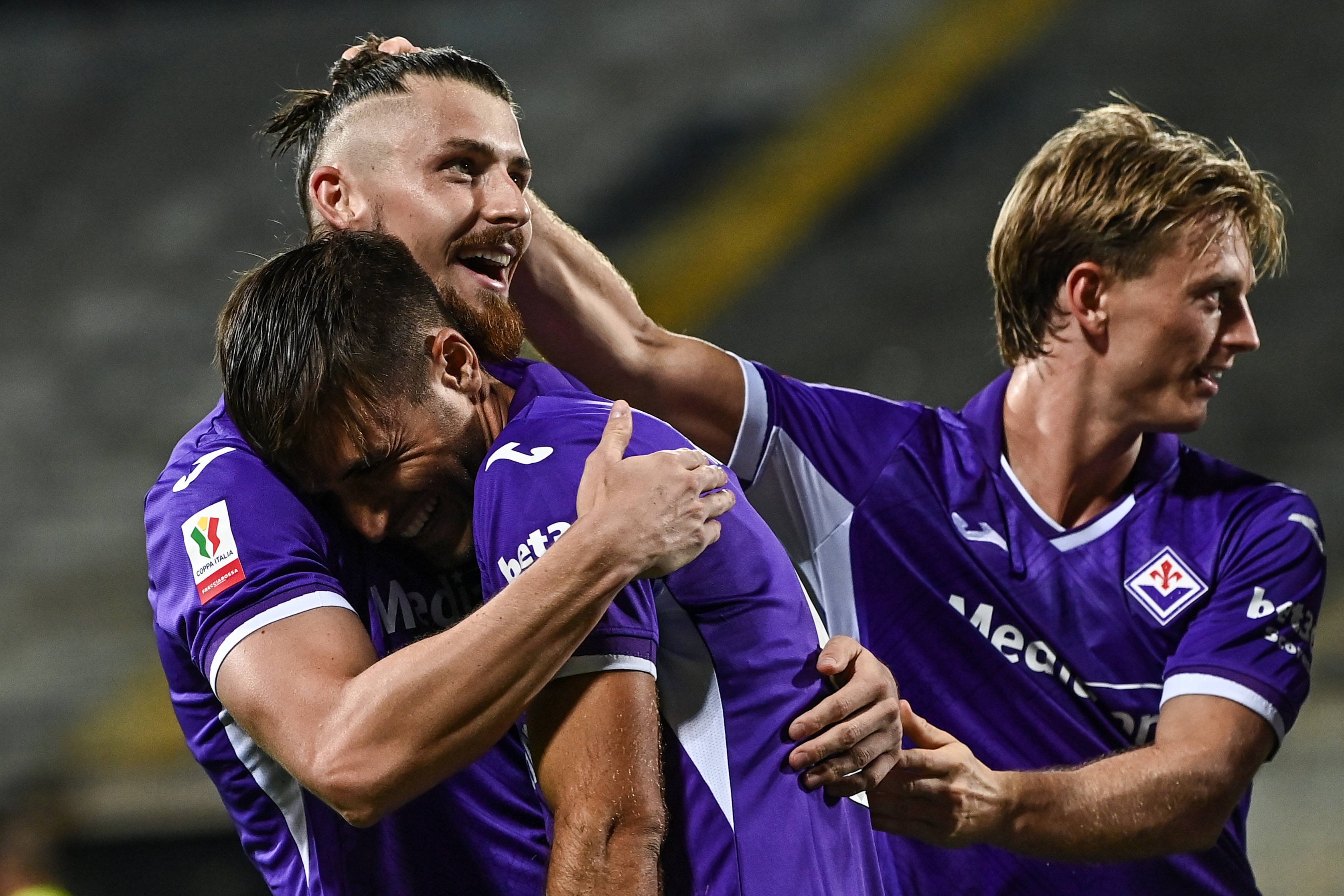 Fiorentina - Benevento 4-1. Radu Drăgușin, assist la debut și aplaudat de suporteri