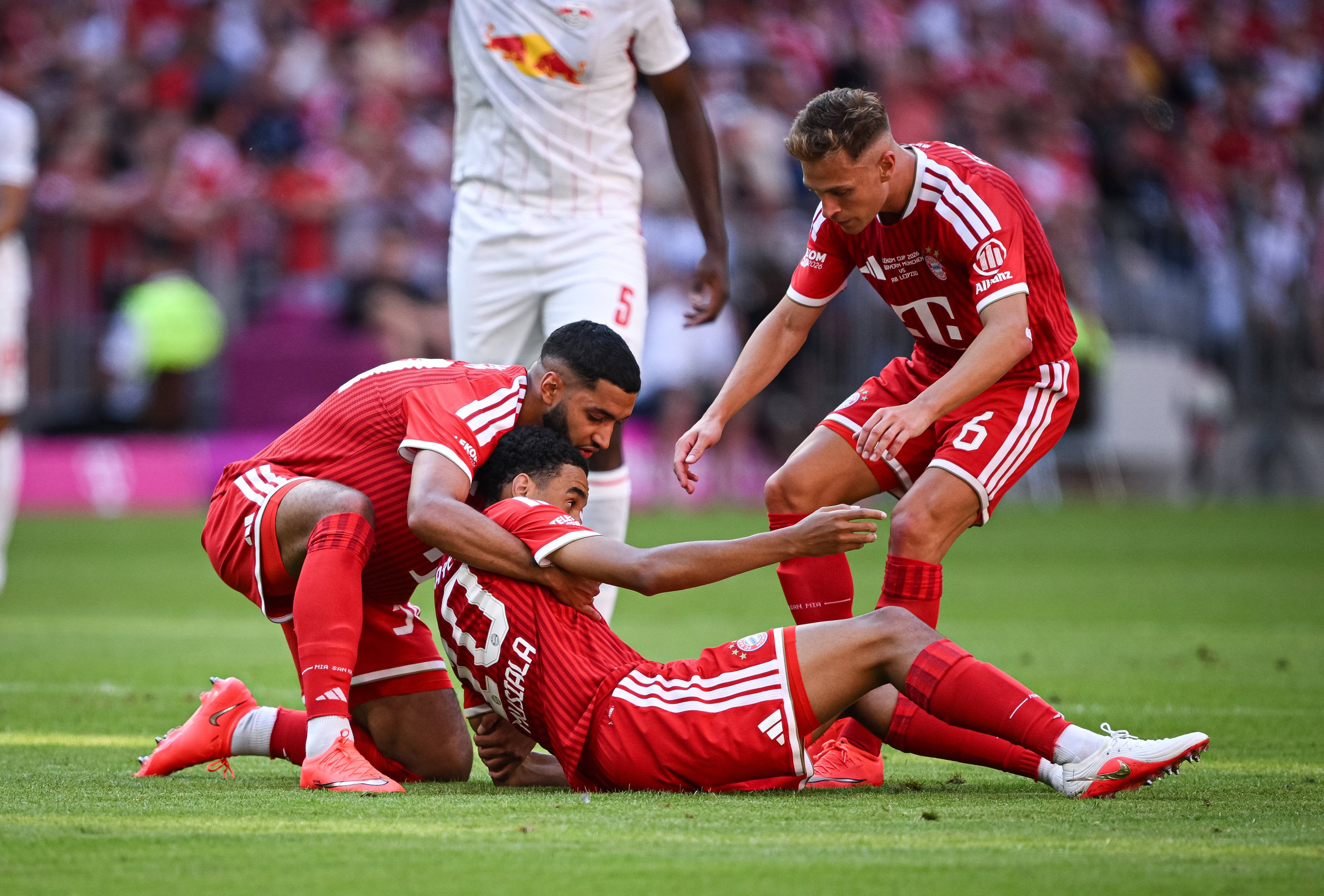 Panică la meciul lui Bayern: Jamal Musiala a leșinat pe teren