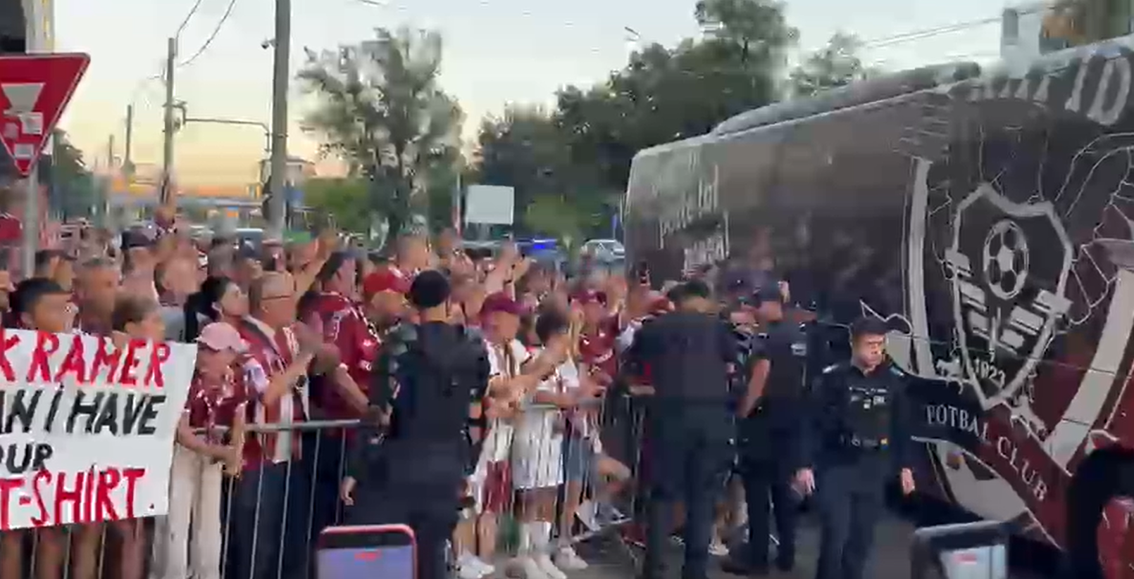 Cum au fost întâmpinați jucătorii Rapidului înaintea derby-ului cu Dinamo